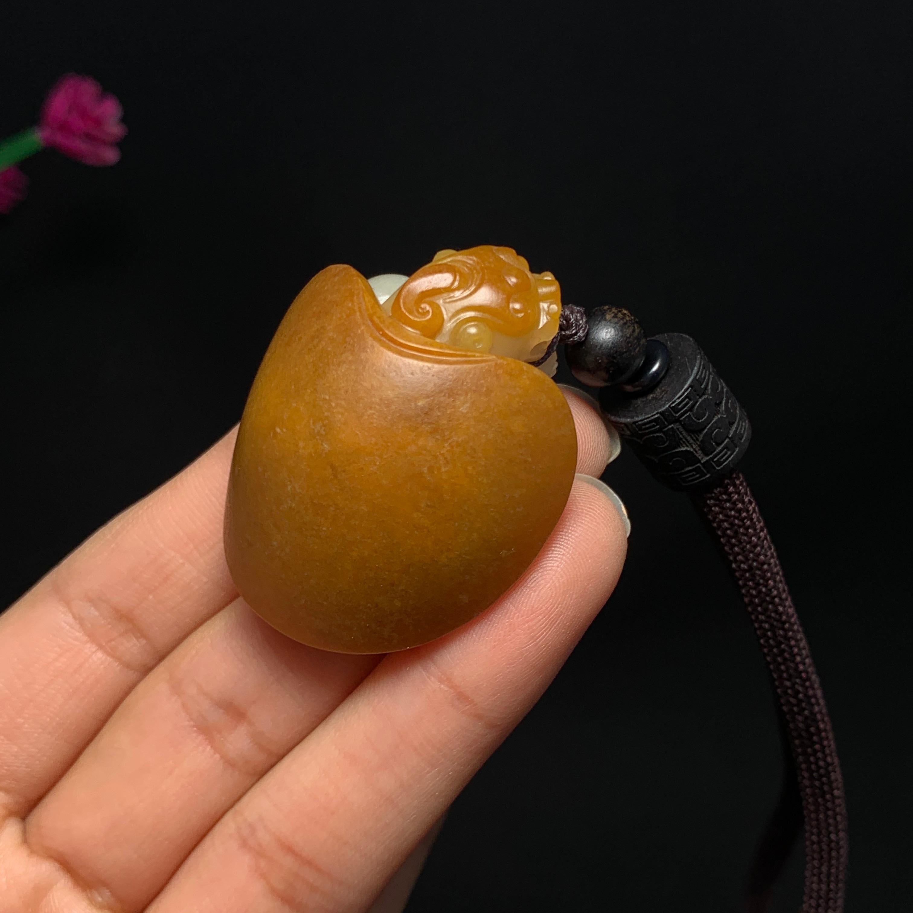 收藏级和田籽料黄沁皮玉龙龟（35.0g） – 厚德载玉