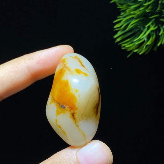 和田玉红皮籽料原石（34.4g）