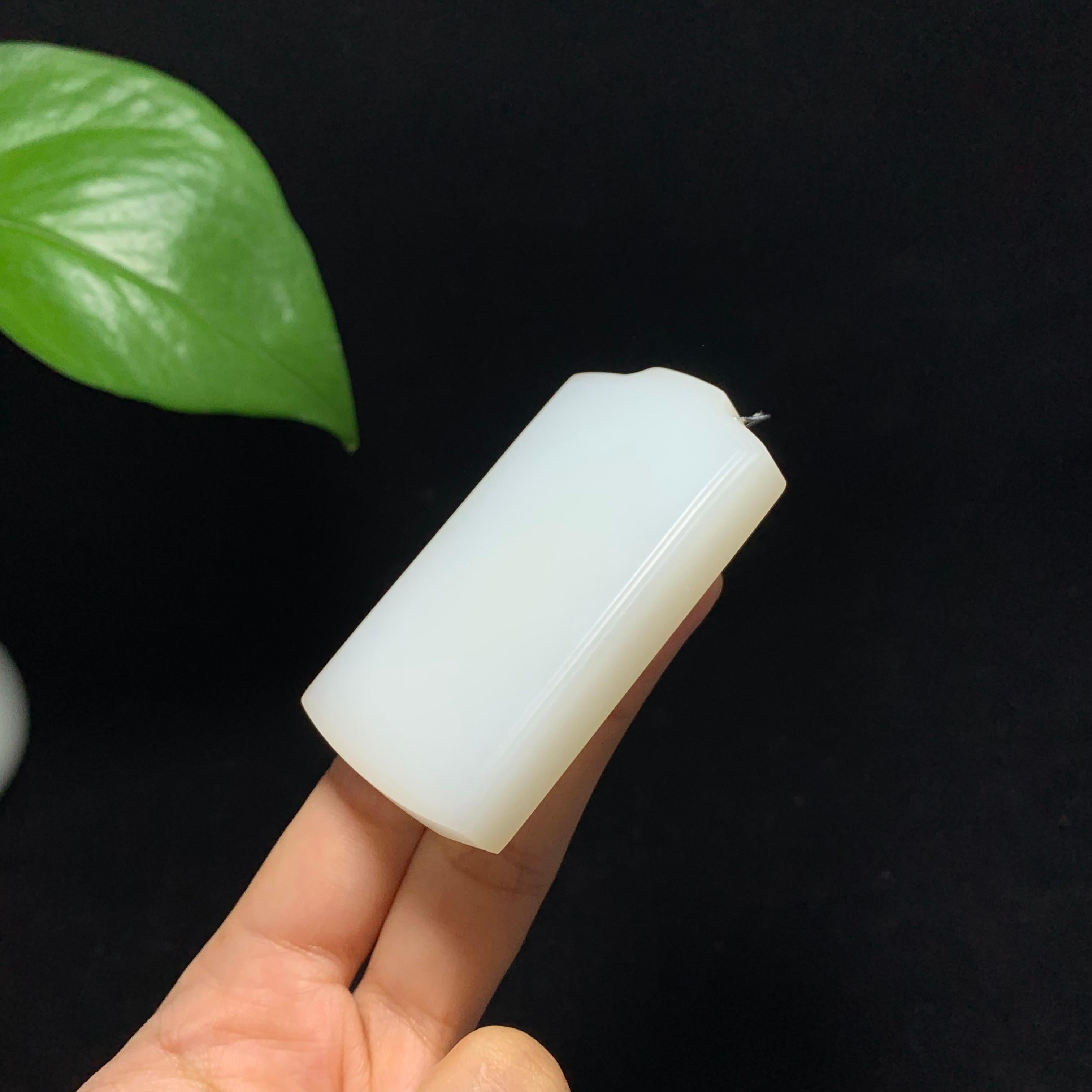 毕业级和田山料羊脂白玉无事牌挂件（73.5g）