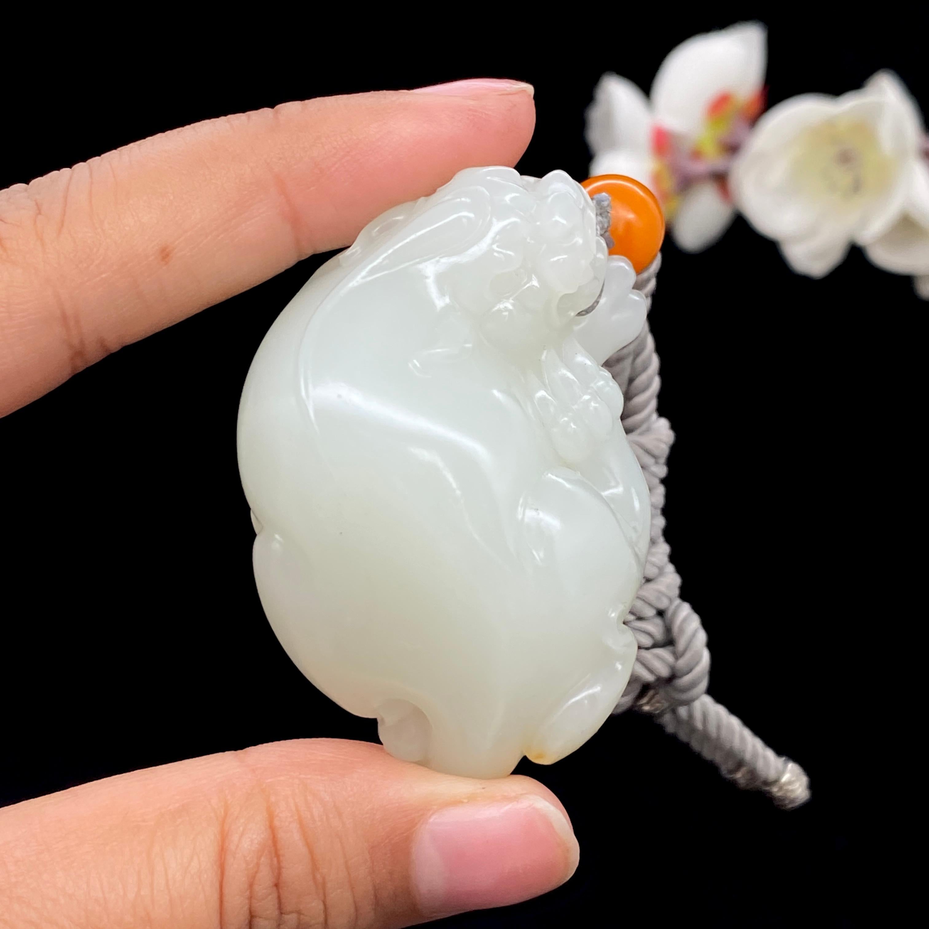 和田玉白玉籽料【貔貅】手把件（65.2g）