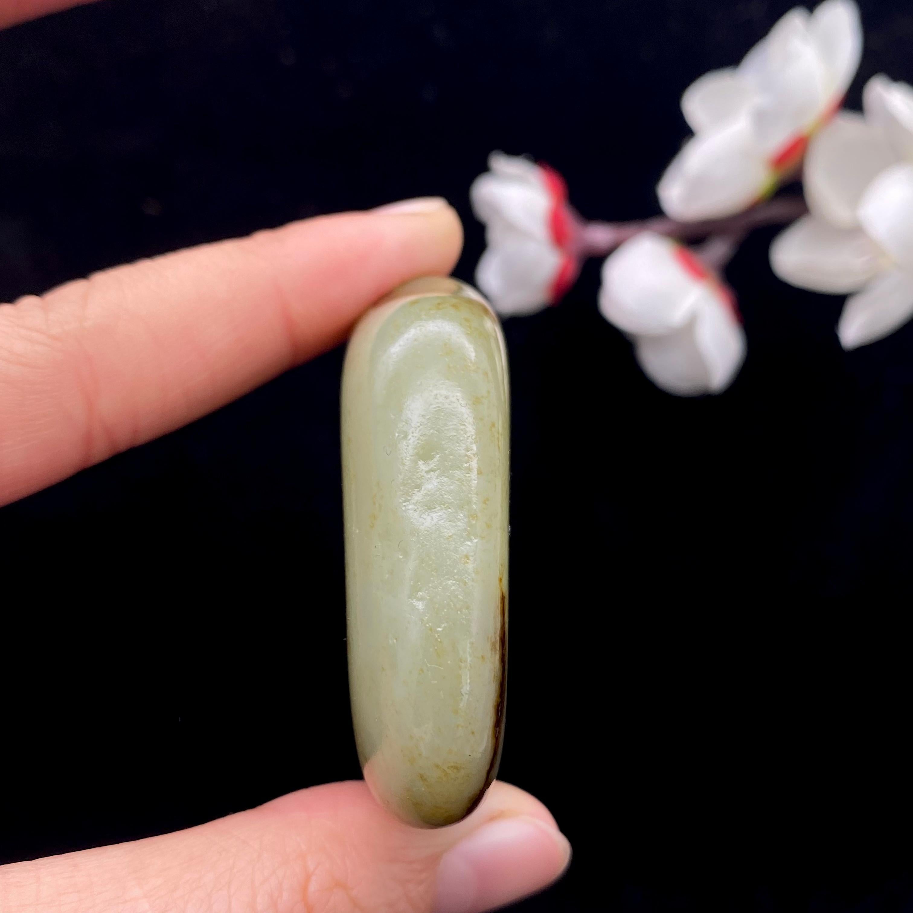 和田玉秋梨皮青玉籽料原石（57.4g）