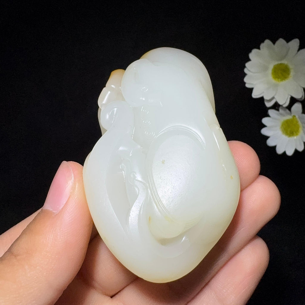 和田玉籽料羊脂白玉手把件马上发财（98.1g）