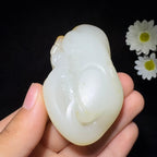 和田玉籽料羊脂白玉手把件马上发财（98.1g）