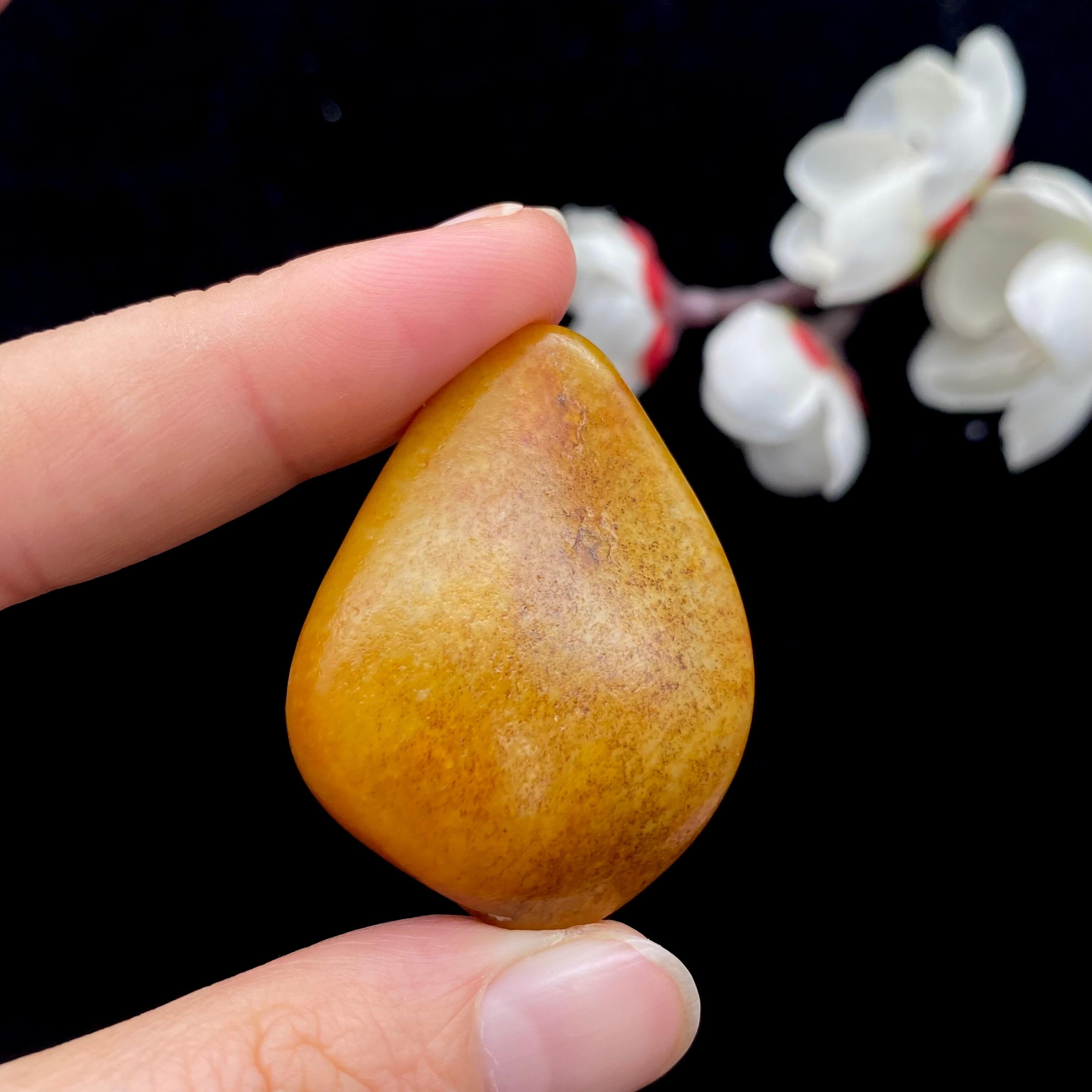 和田玉黄沁皮籽料（14.1g）