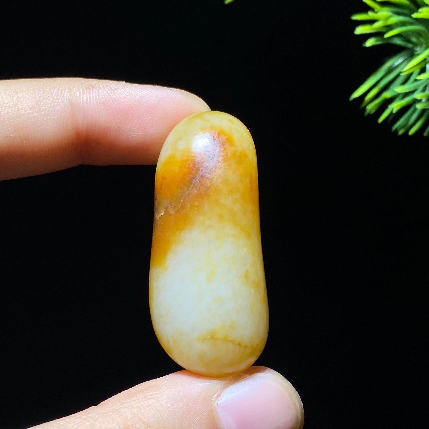 和田玉黄沁皮籽料原石（22.4g）