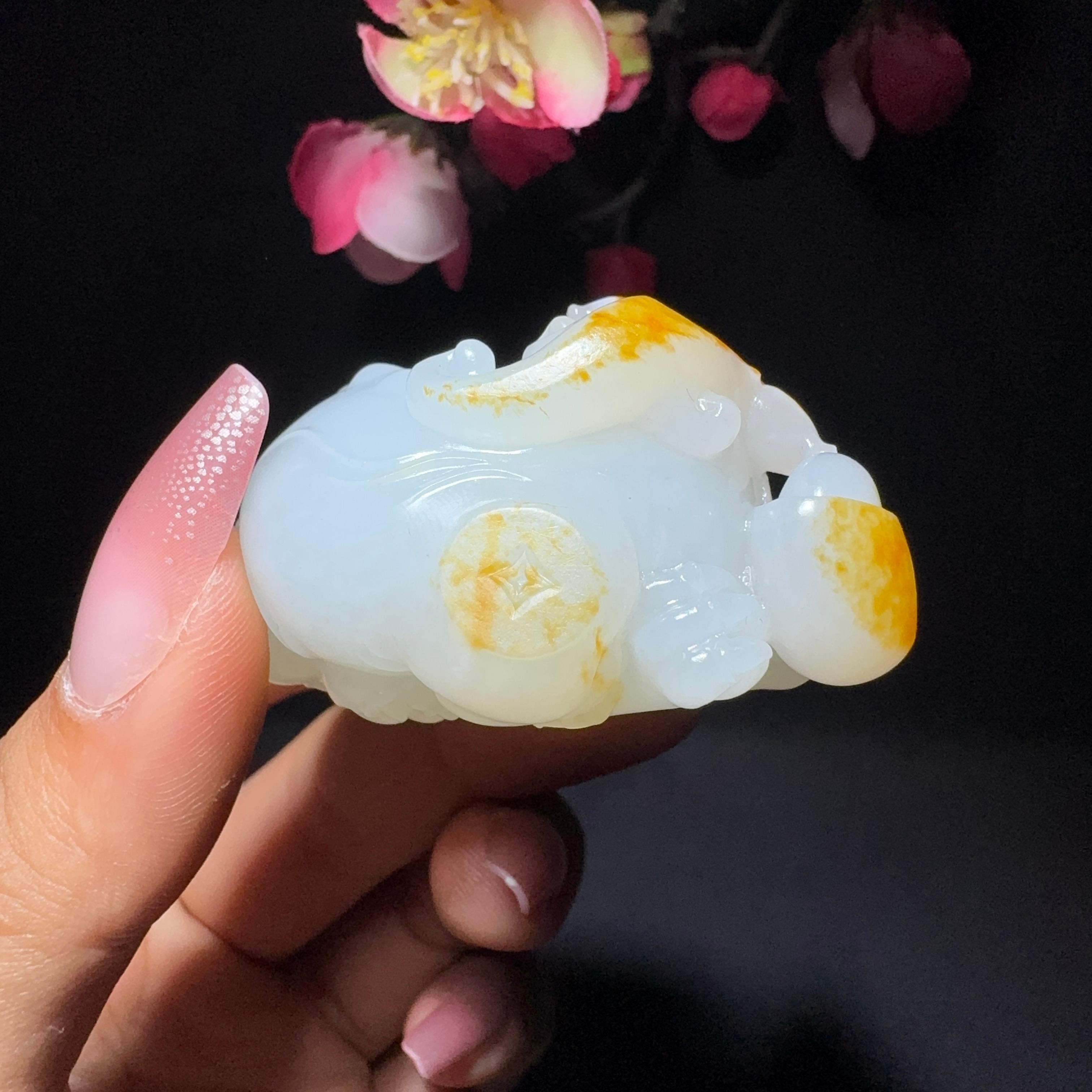 和田玉籽料貔貅手把件（72.8克）