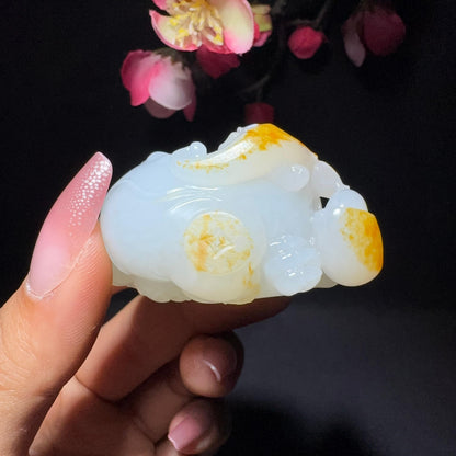 和田玉籽料貔貅手把件（72.8克）