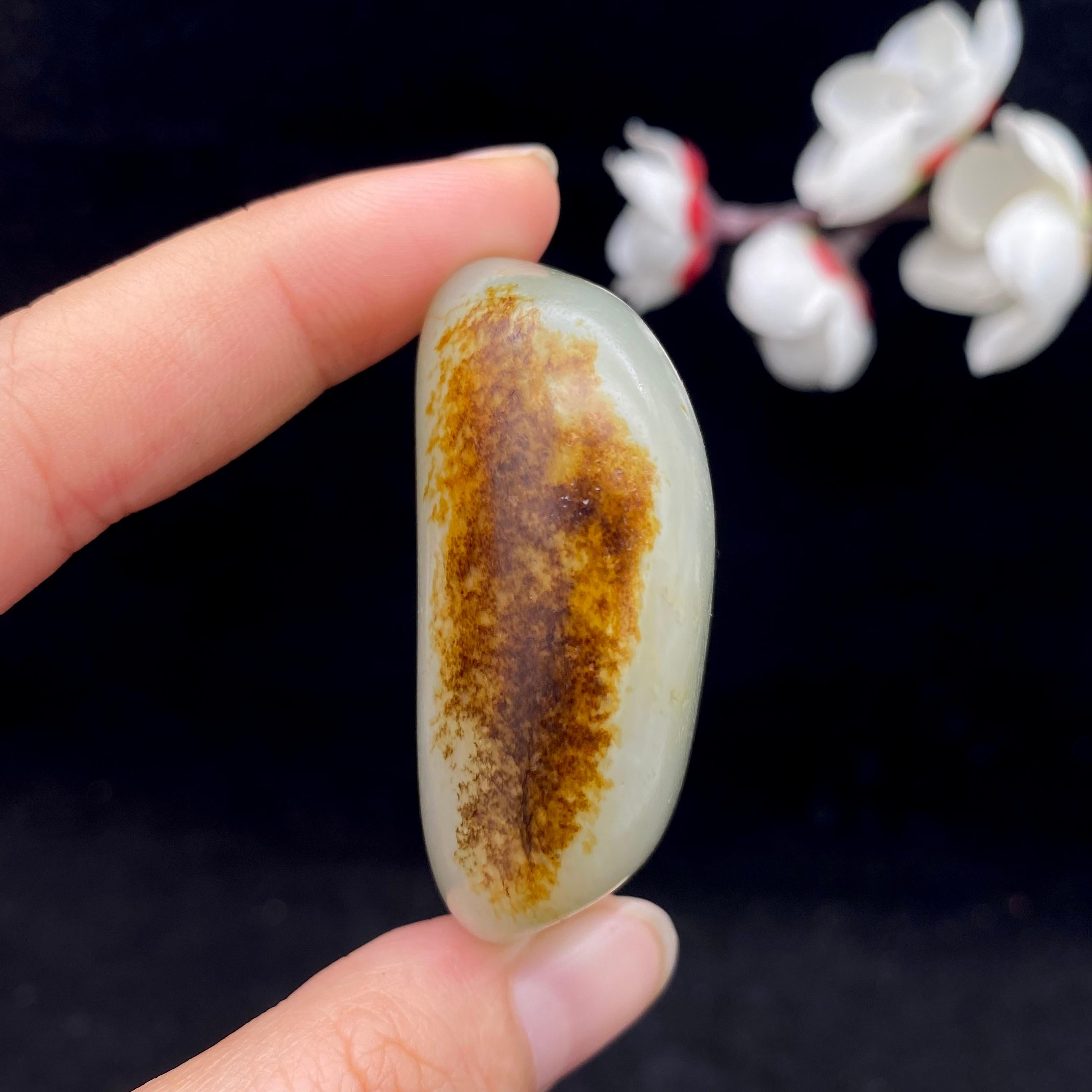 和田玉秋梨皮籽料手把件（61.7g）