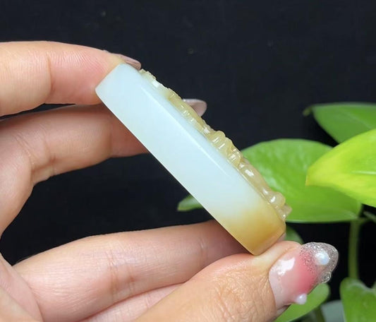新疆和田玉且末糖白羊脂玉下山虎（50.6g）