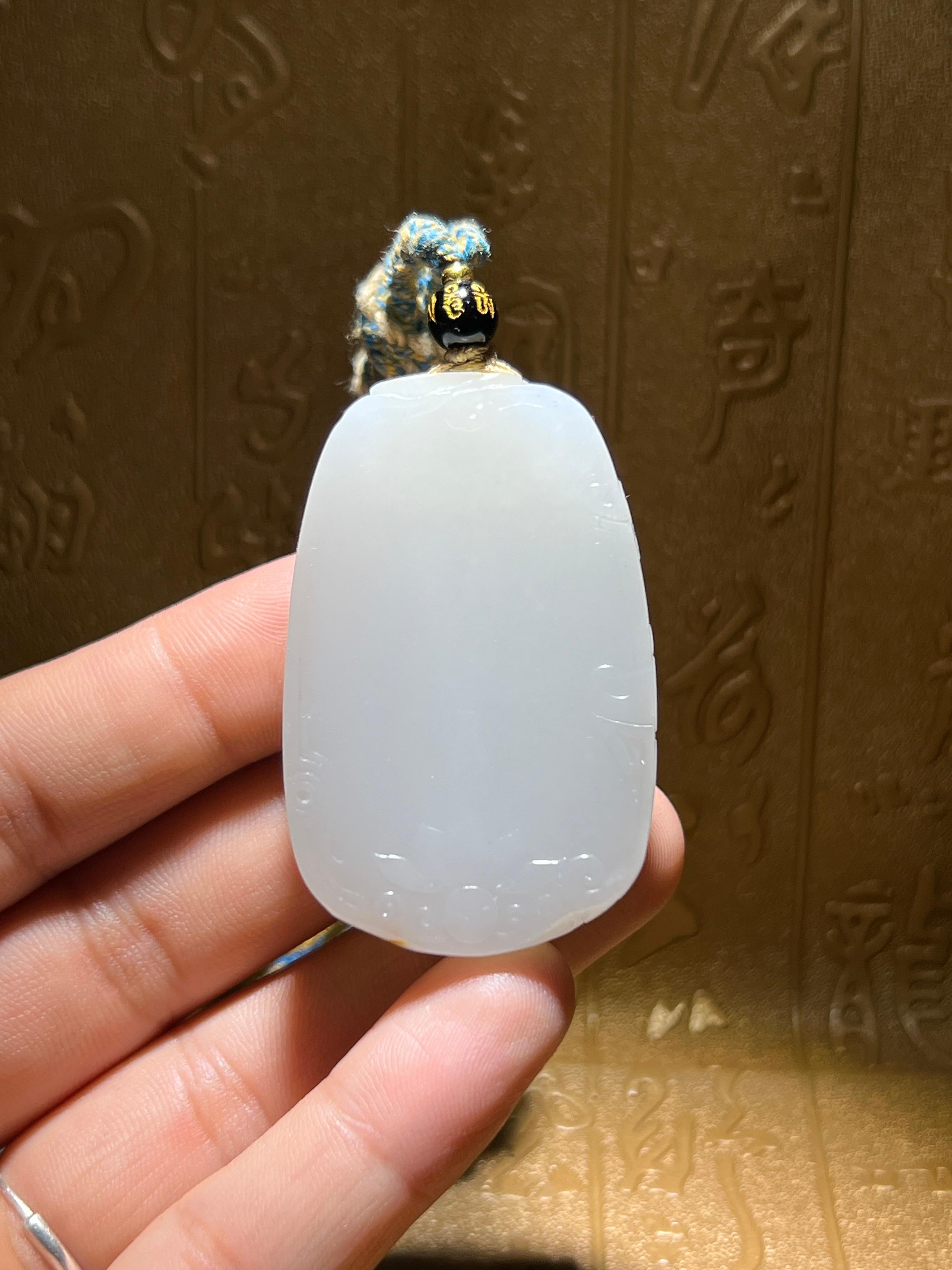 籽料雕件– 厚德载玉