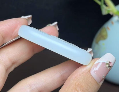 新疆和田玉且末料羊脂玉龙牌（32.2g）