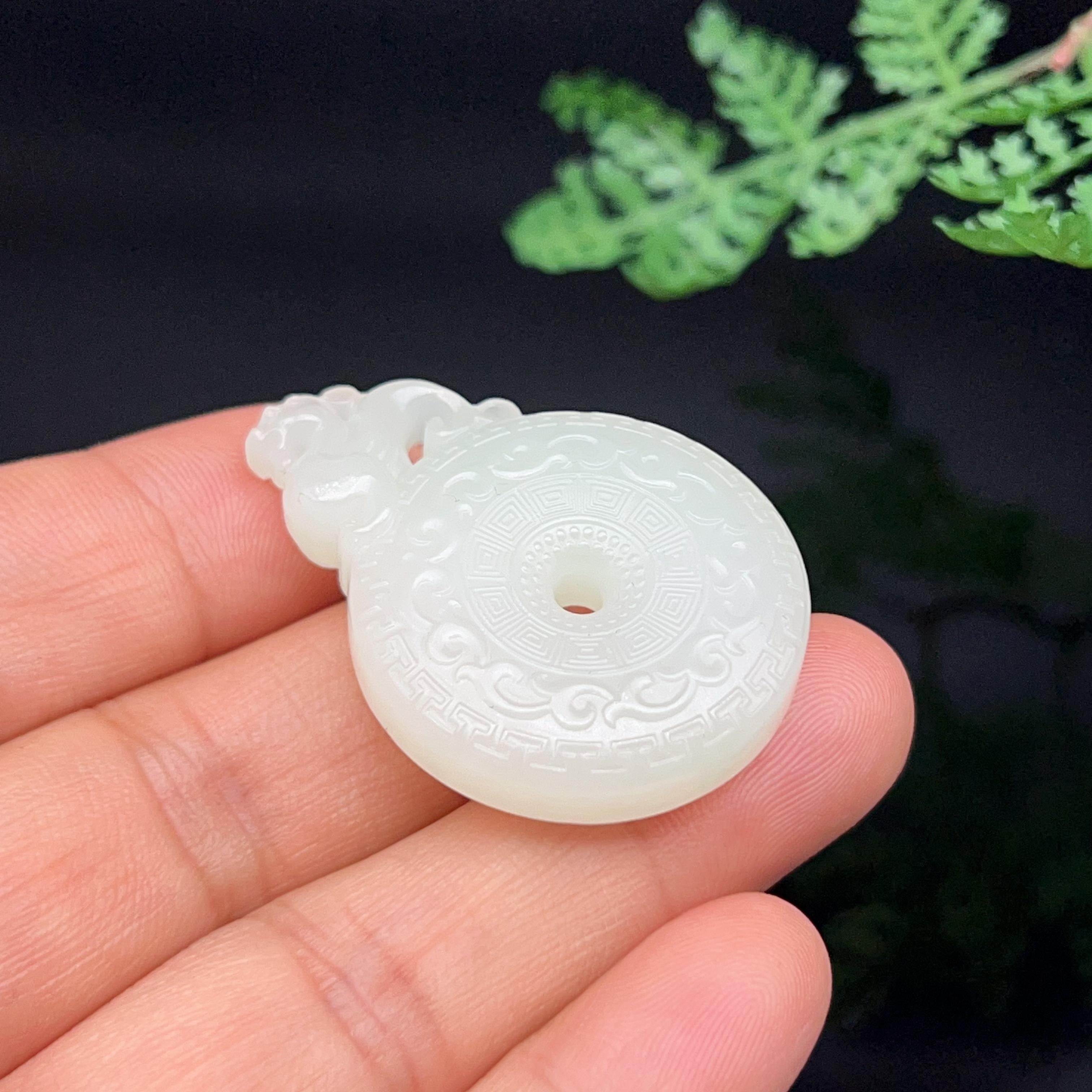 和田玉羊脂白玉翠色仿古必定成龙玉佩（15.7g）