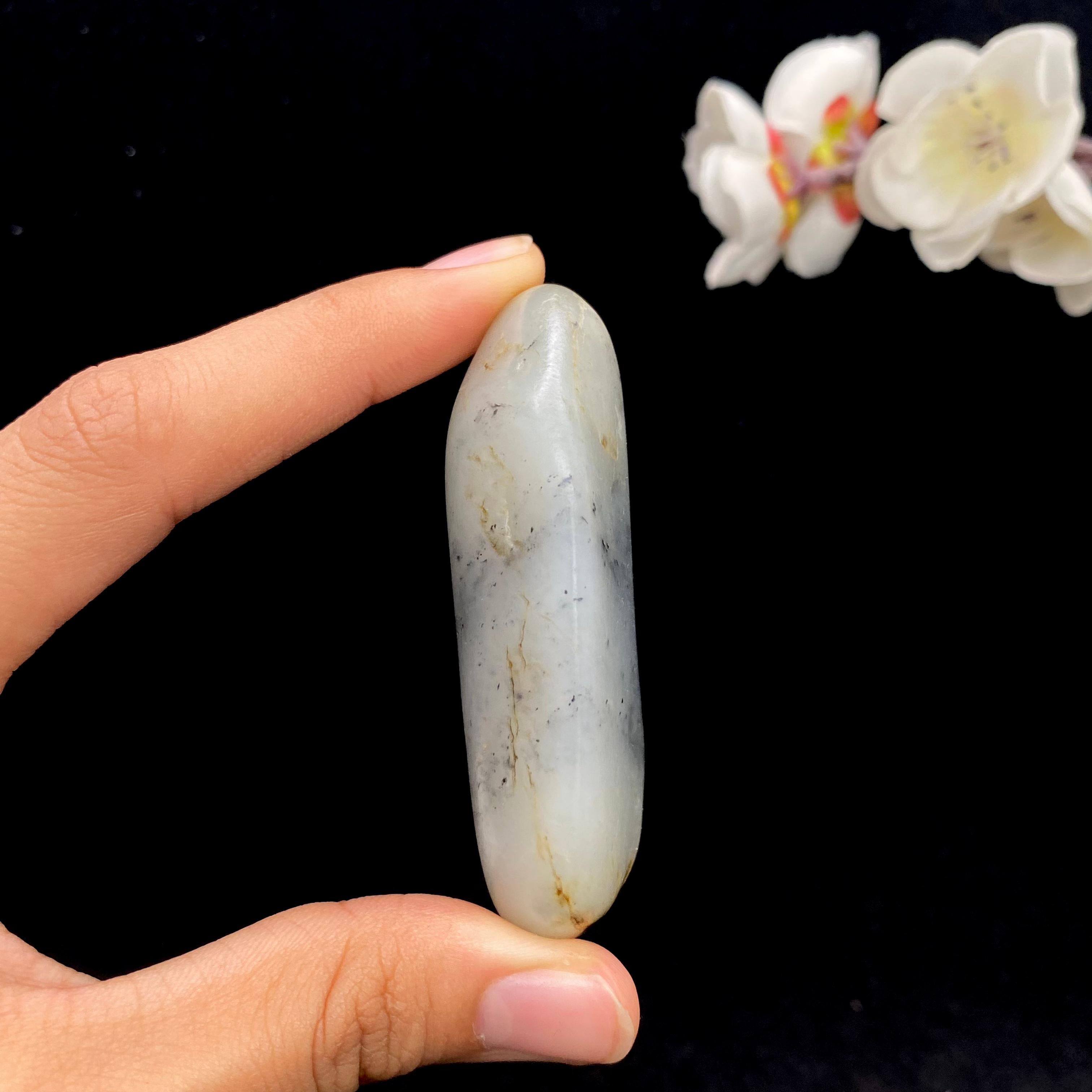 【超值推荐】和田玉青花带黑皮籽料手把件（96.2g）