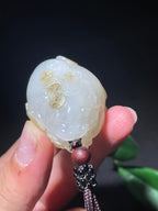 和田玉籽料白玉貔貅。（52.8g）
