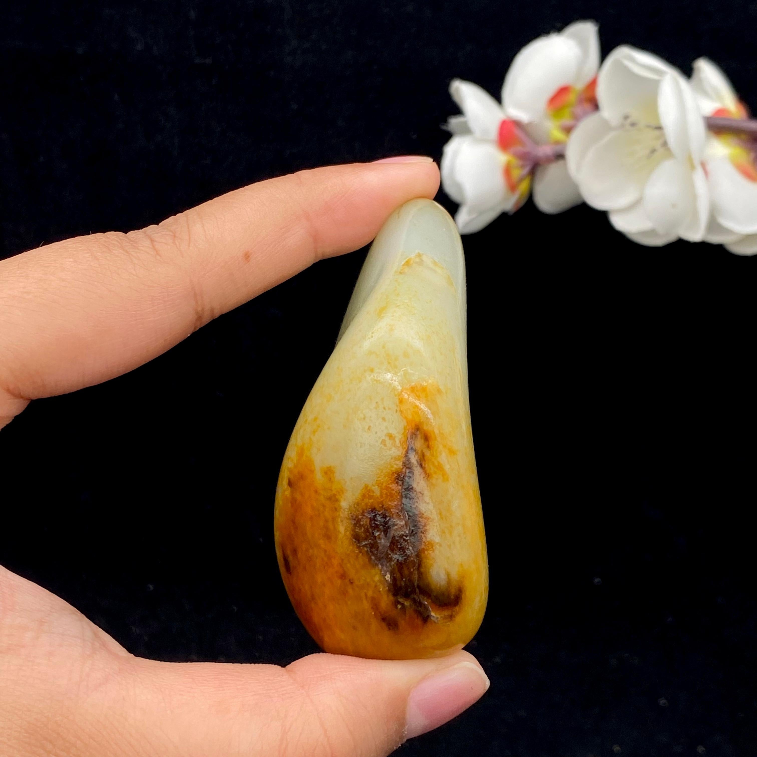 和田玉洒金皮籽料手把件（122.8g）