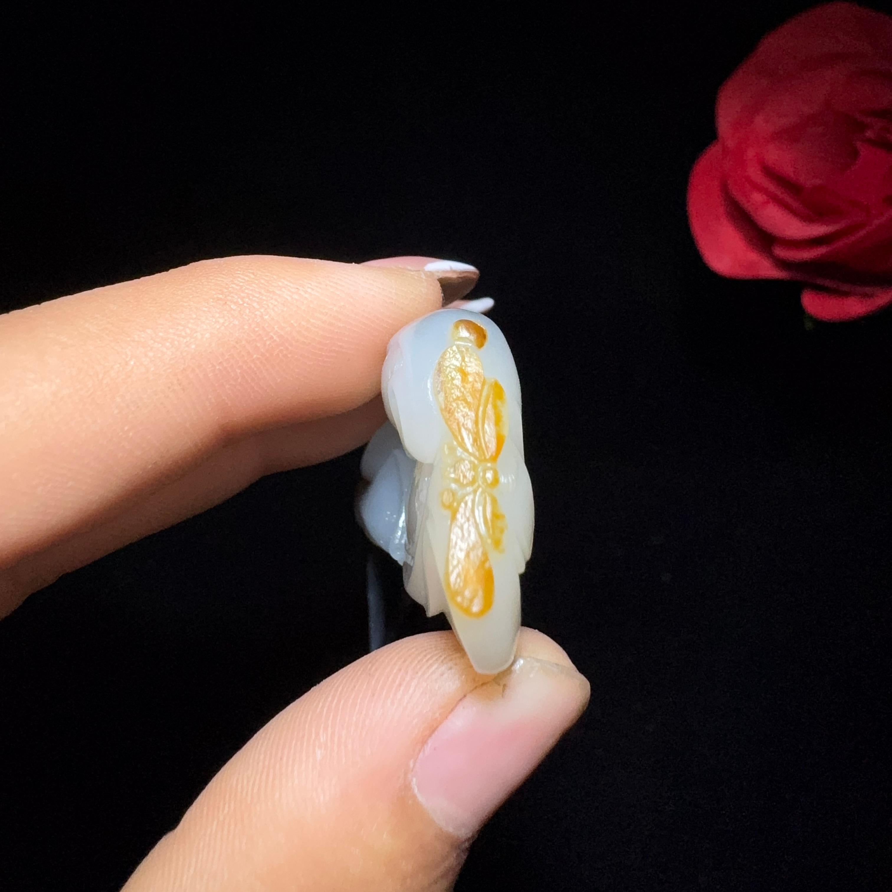 和田玉籽料三色玉兰花挂件（16.5g）