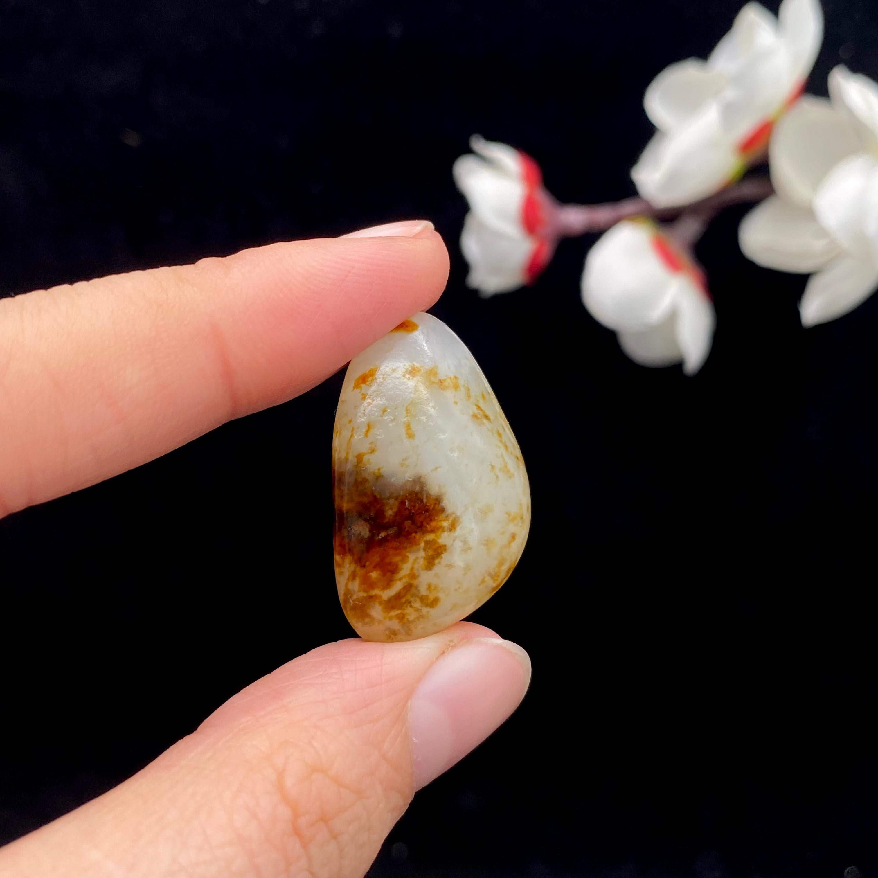 【超值推荐】和田玉洒金皮籽料原石（8.9g）