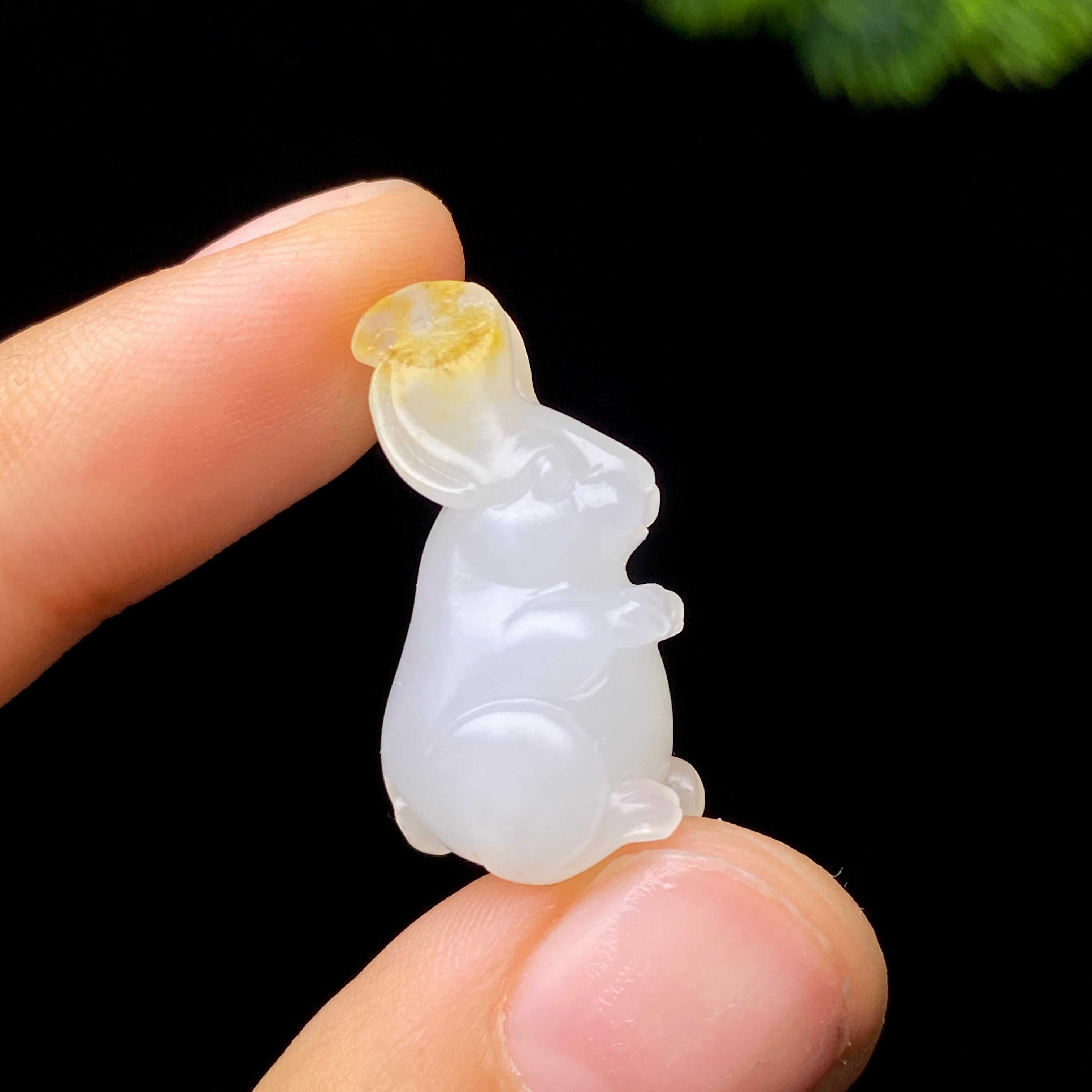 和田玉籽料兔子挂件（4.0g）