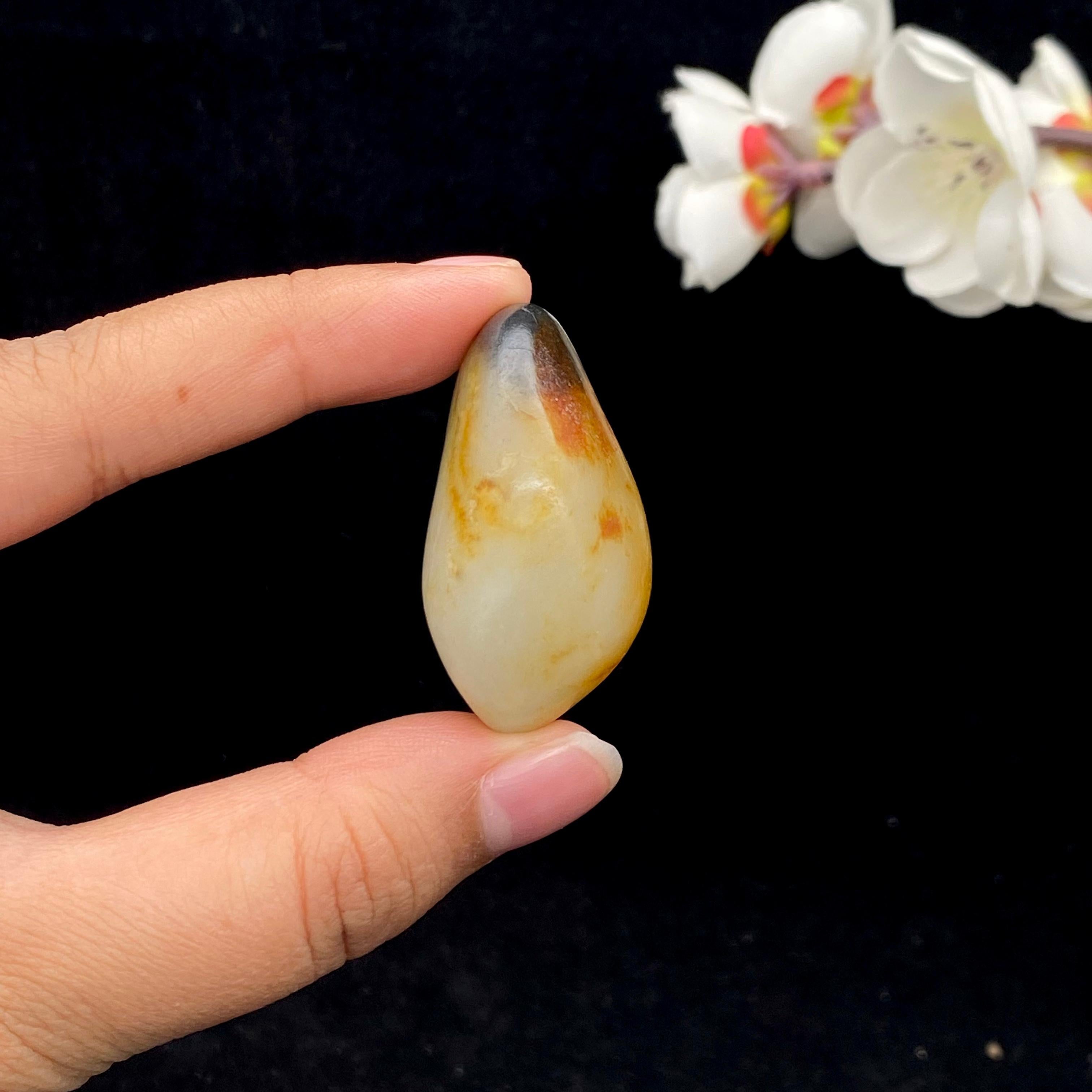 【超值推荐】和田玉黄皮青花籽料挂件（30.4g）