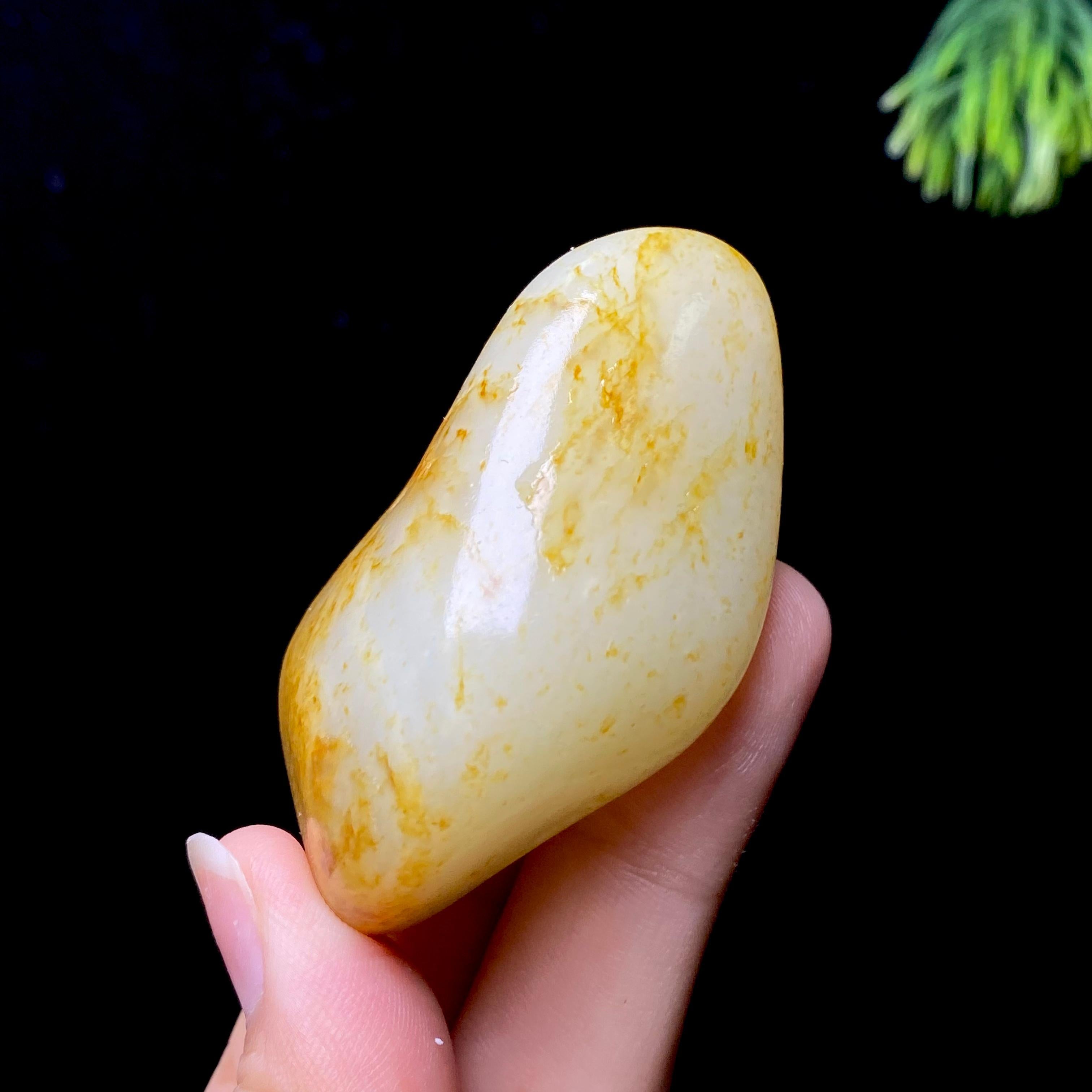 和田玉洒金皮籽料手把件（79.08g）