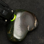 【超值推荐】和田玉青玉带聚黑皮籽料原石（173.4g）