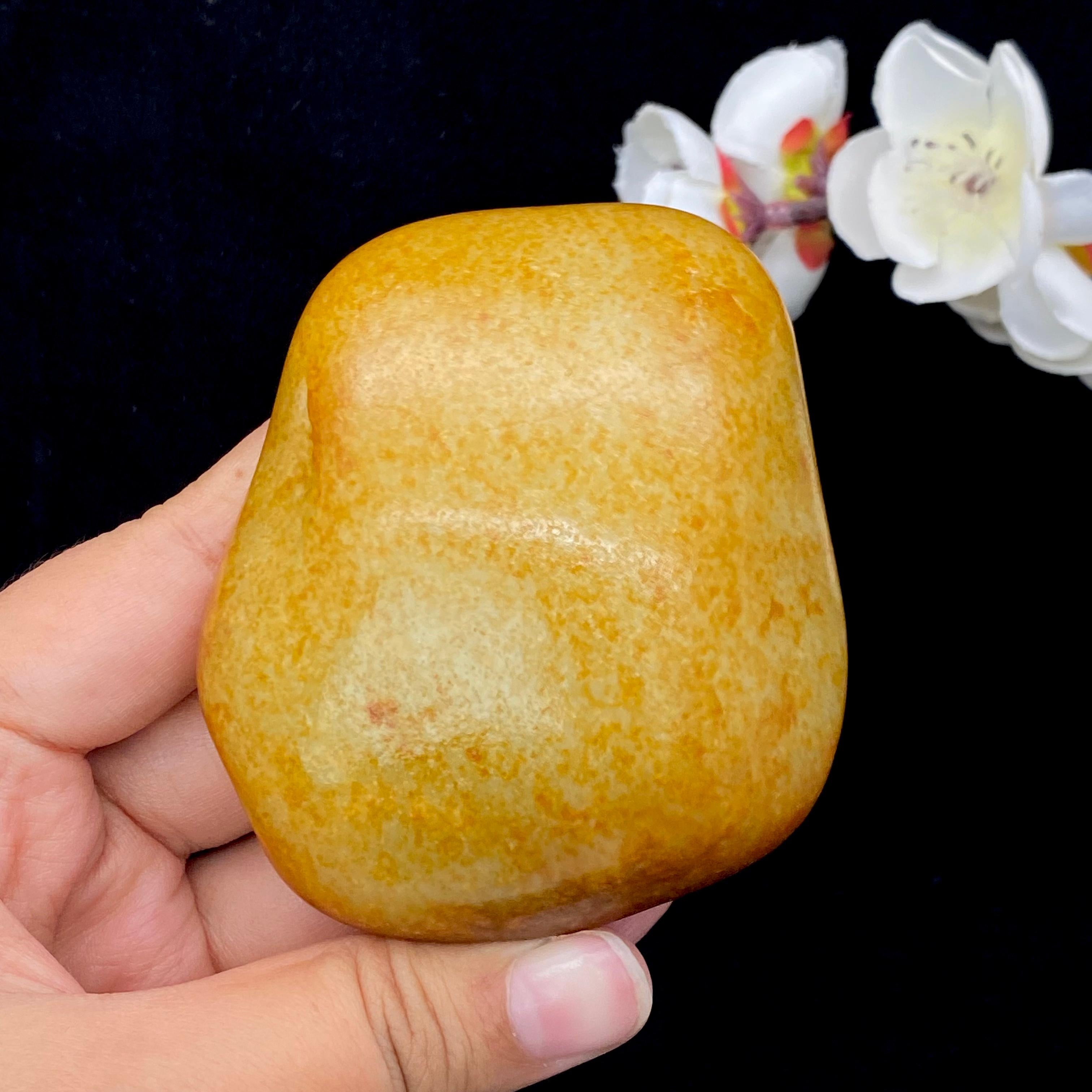 和田玉满洒红皮籽料原石（290.6g）