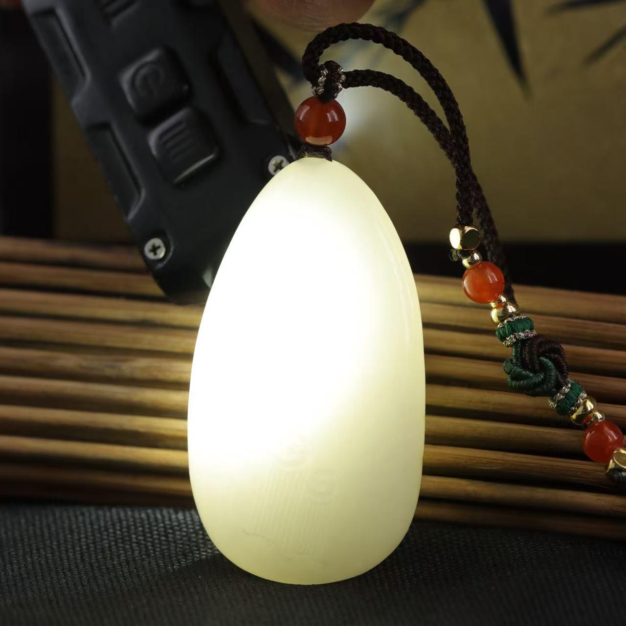 白玉籽料随形观音挂坠（40.5g）