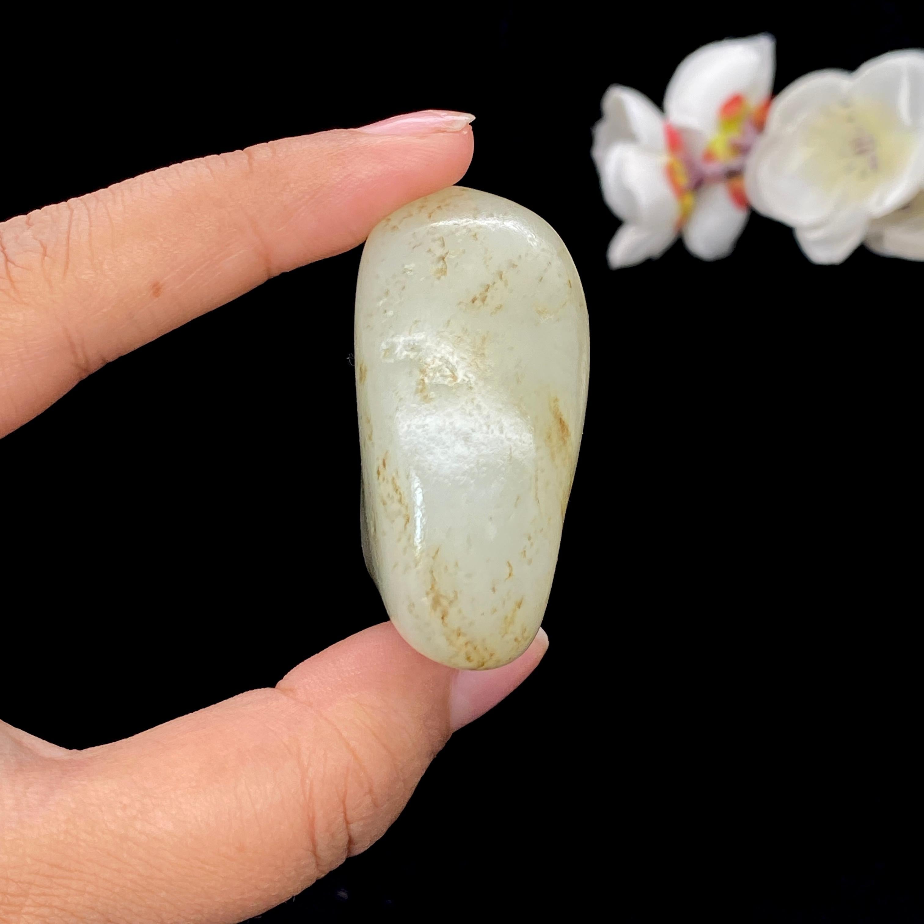 和田玉秋梨皮籽料手把件（72.9g）