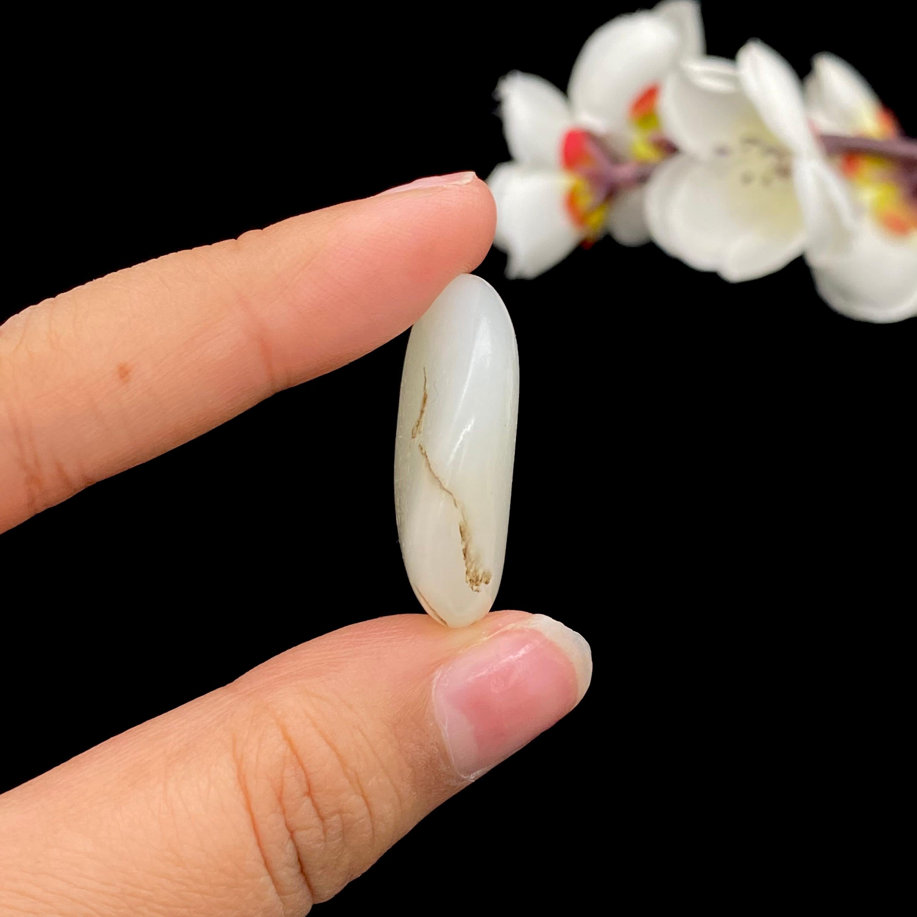 和田玉白玉籽料原石（12.4g）