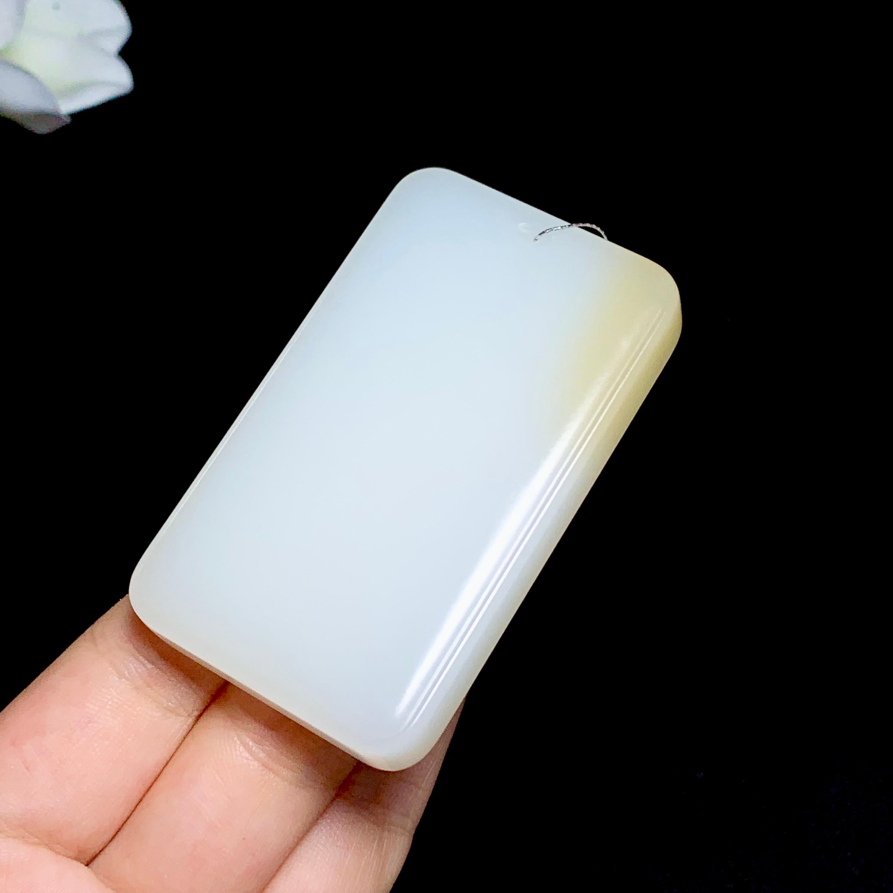 高品质和田糖白玉无事牌挂件（82.0g）