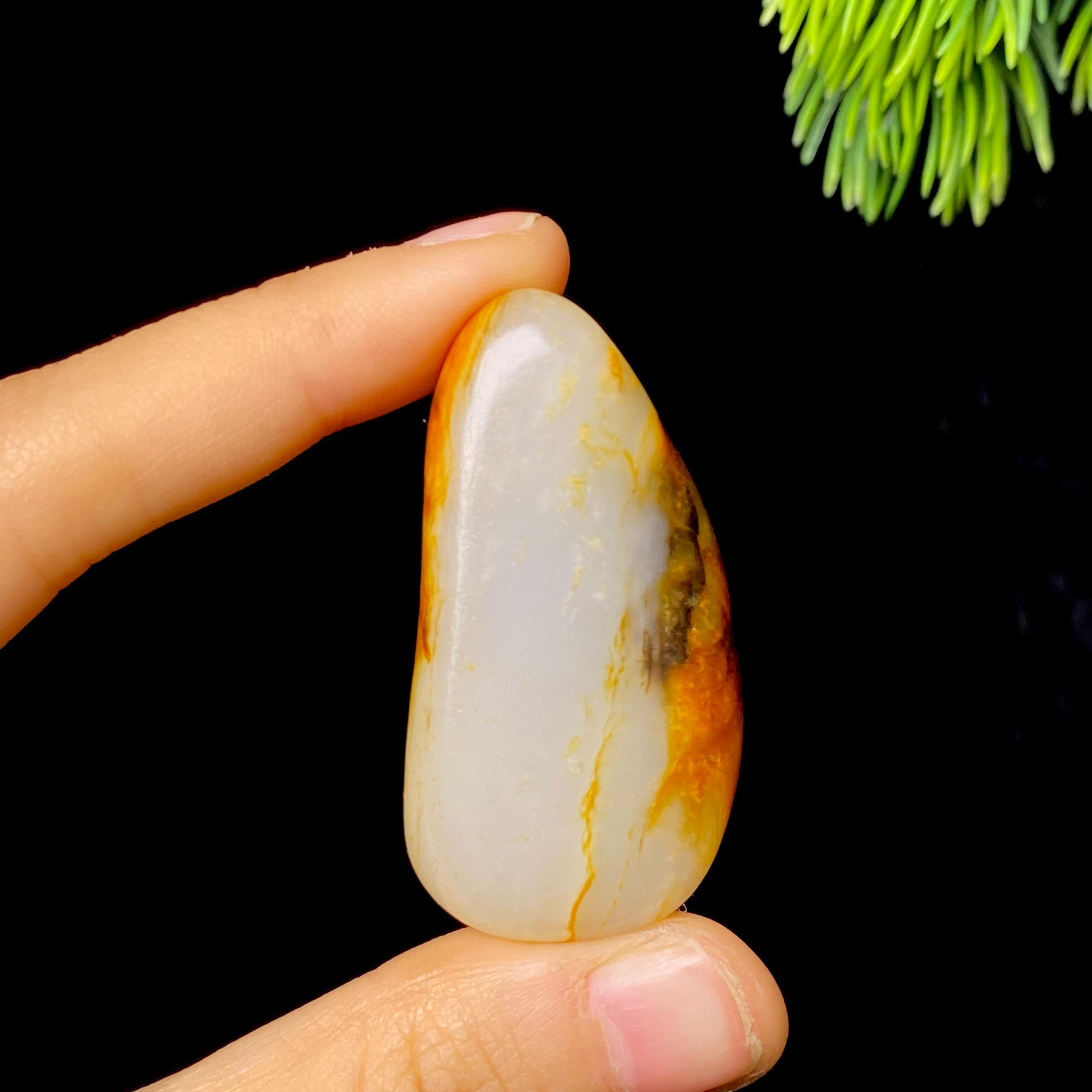 和田玉红皮籽料（32.4g）