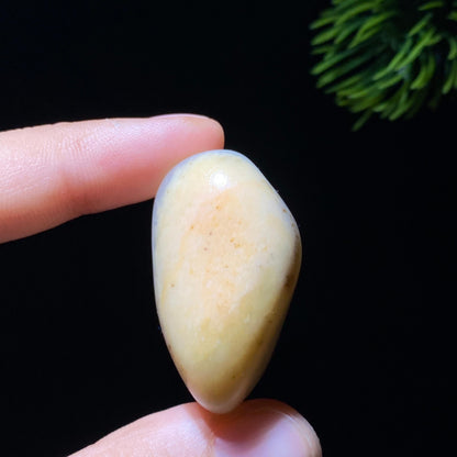 和田玉黄沁皮籽料原石（28.8g）