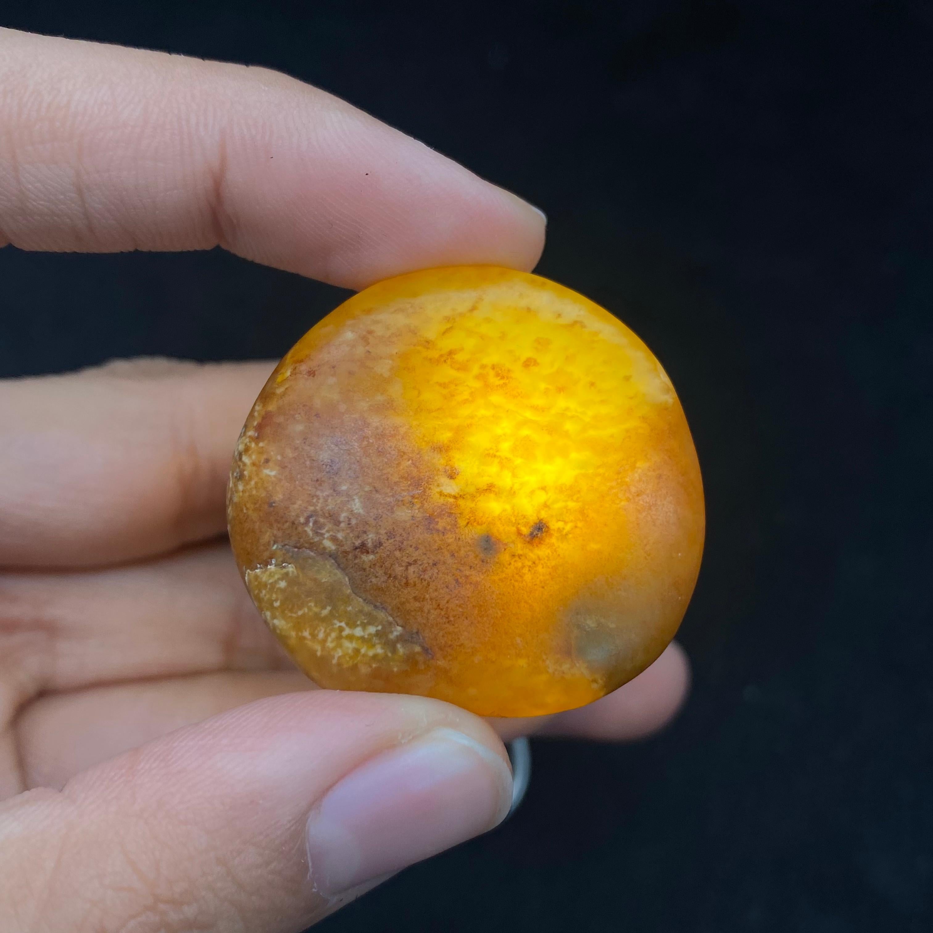 和田玉黄沁皮籽料原石（22.3g）