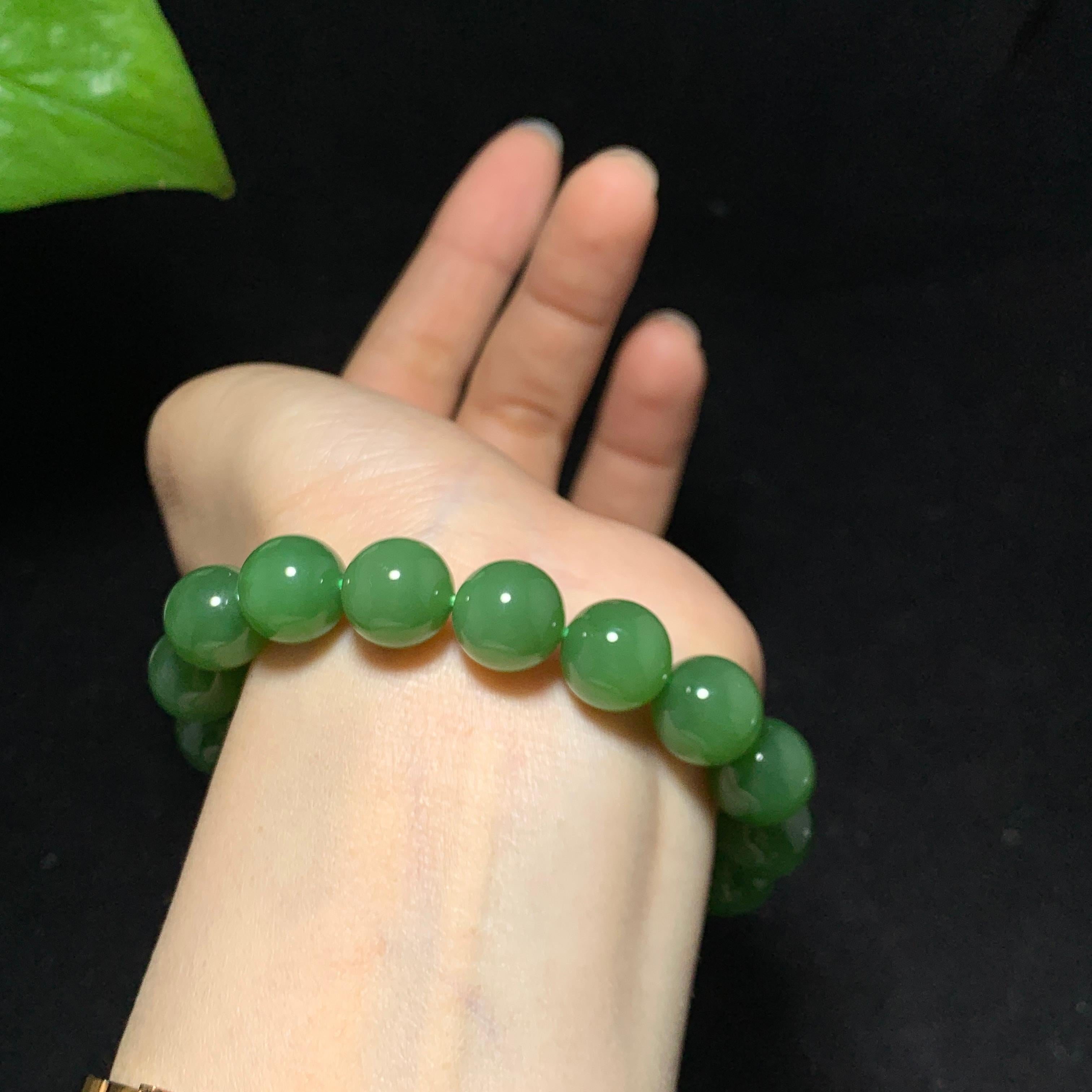 收藏级碧玉粉绿圆珠手串（45.7g）