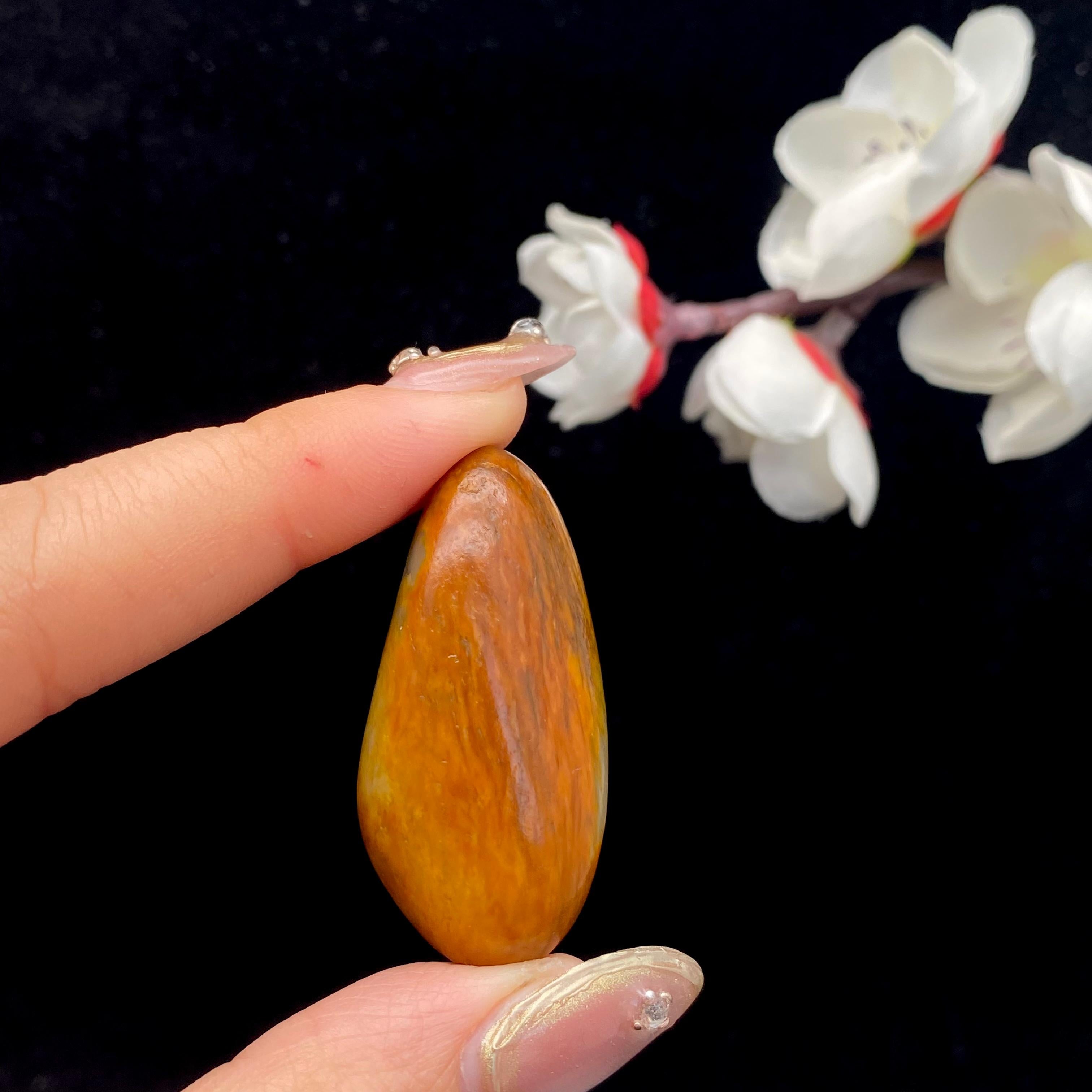 和田玉聚红皮籽料原石（19.6g）