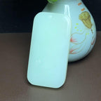 新疆和田玉且末料带翠色平安无事牌挂件（95.6g）