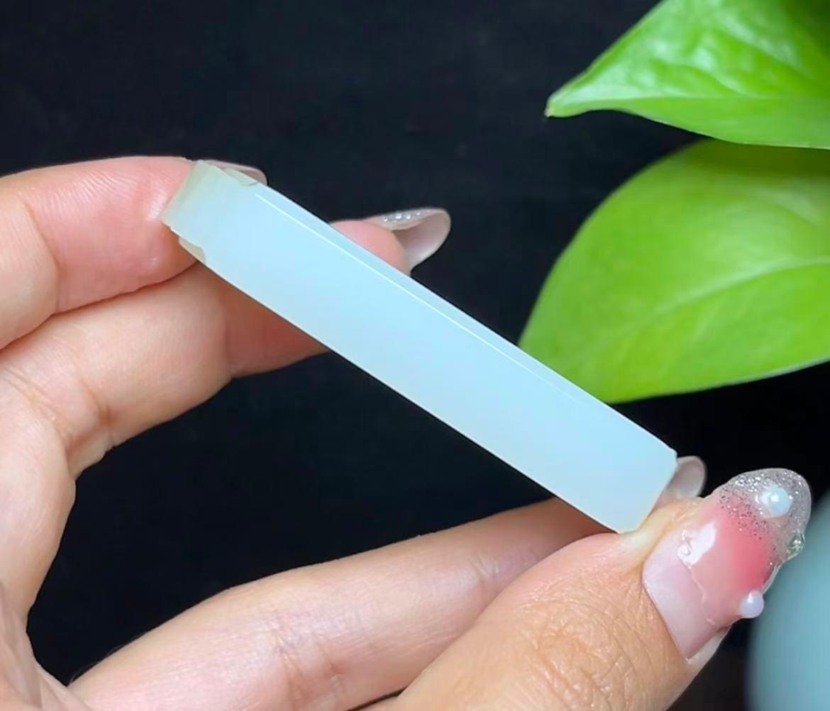 新疆和田玉且末料羊脂玉平安无事牌（45.1g）