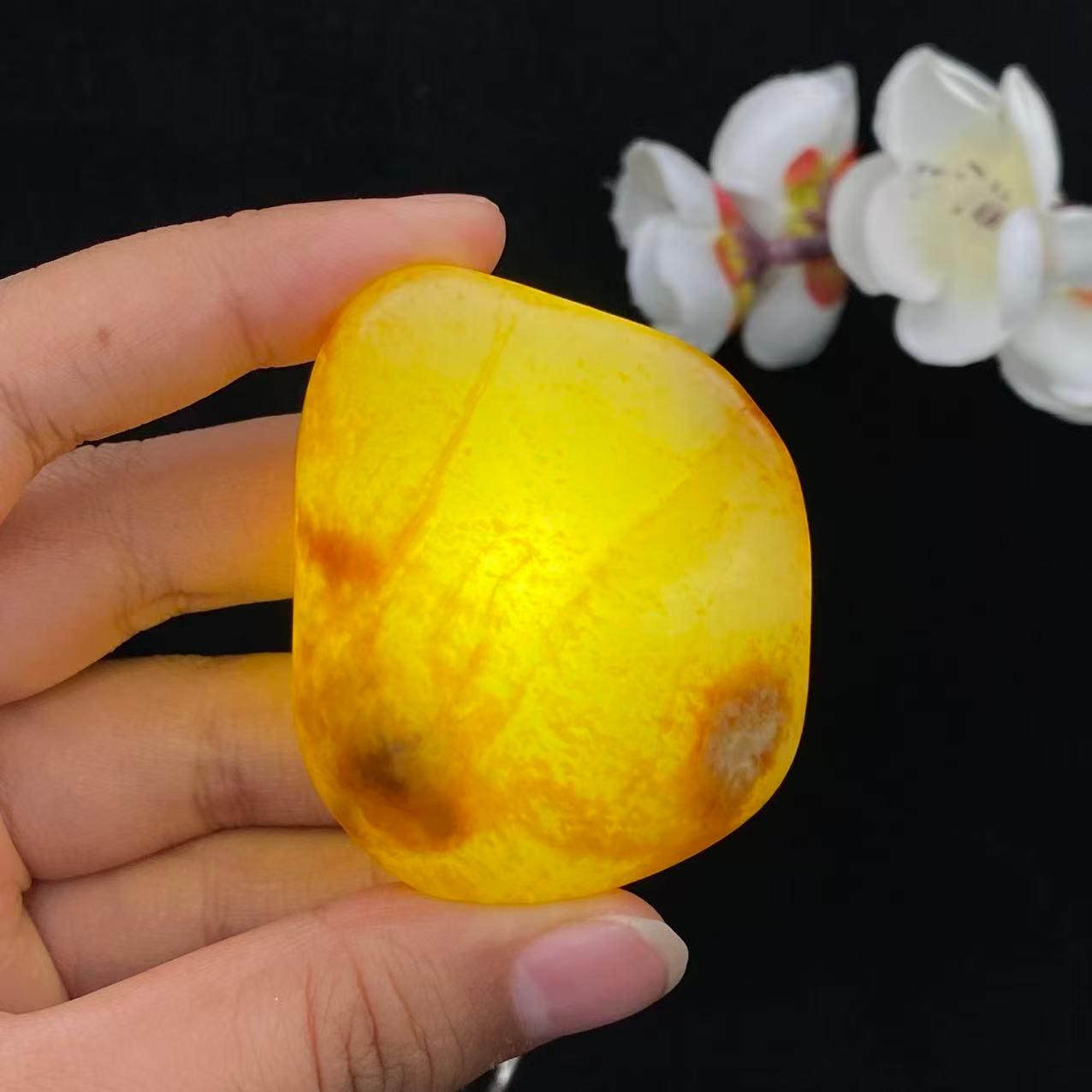 和田玉洒红皮籽料大挂件（65g）