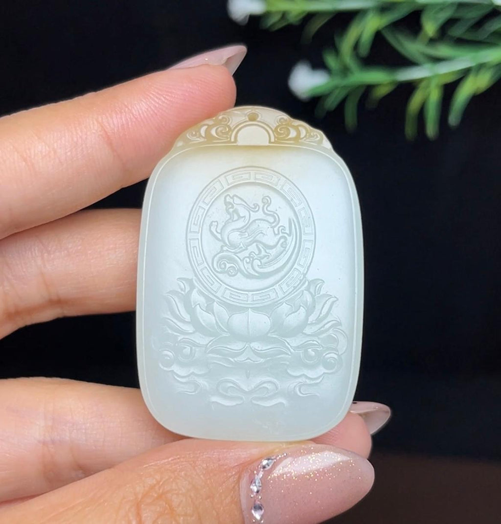 和田玉且末糖白羊脂玉千手观音（33.3g）