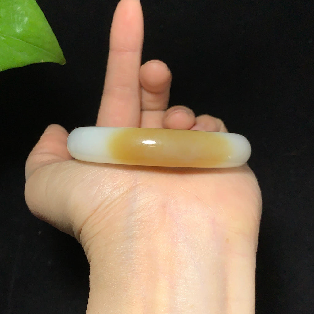 收藏级新疆且末羊脂糖白玉手镯（56.1g）