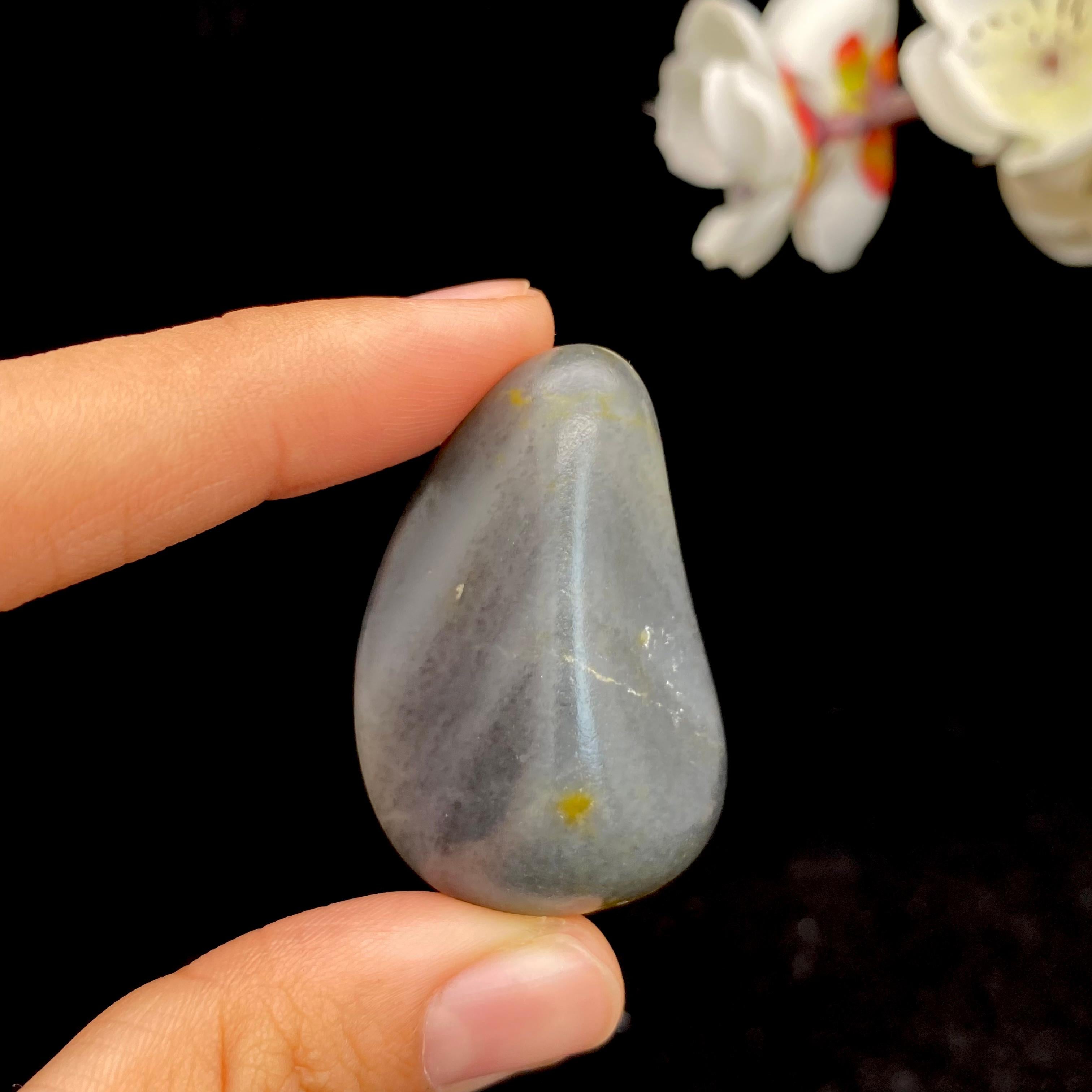 【超值推荐】和田玉青花籽料原石（31.8g）