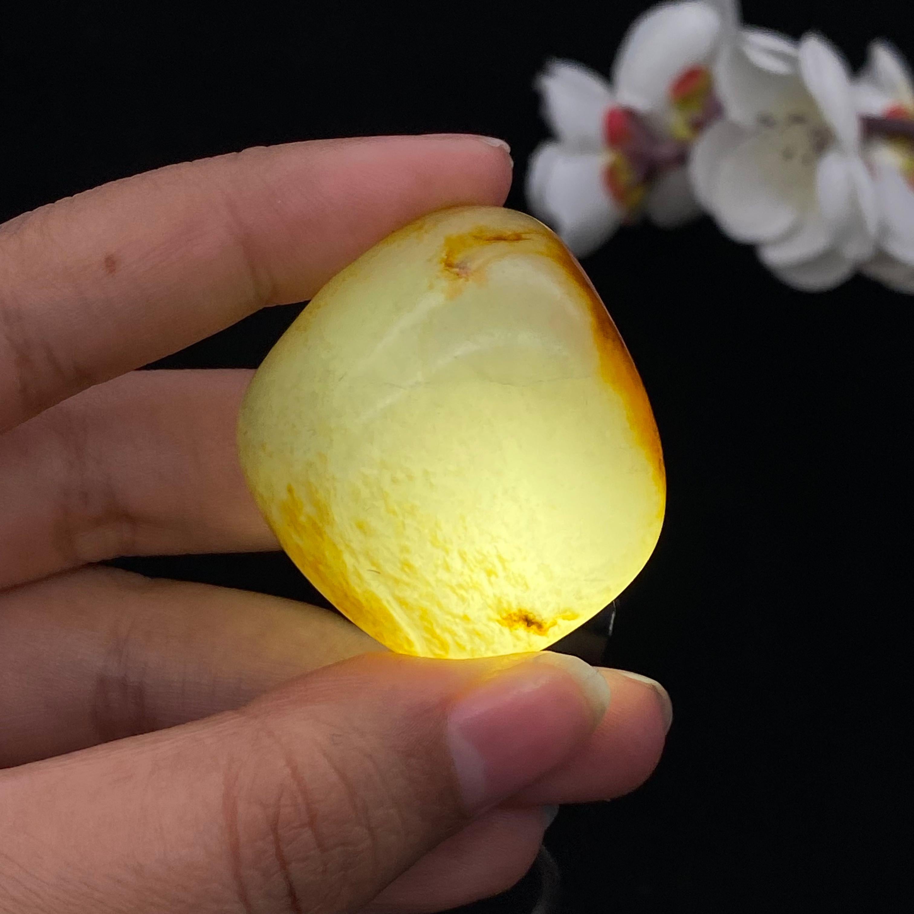 和田玉聚黄皮青花底籽料挂件（39.6g）