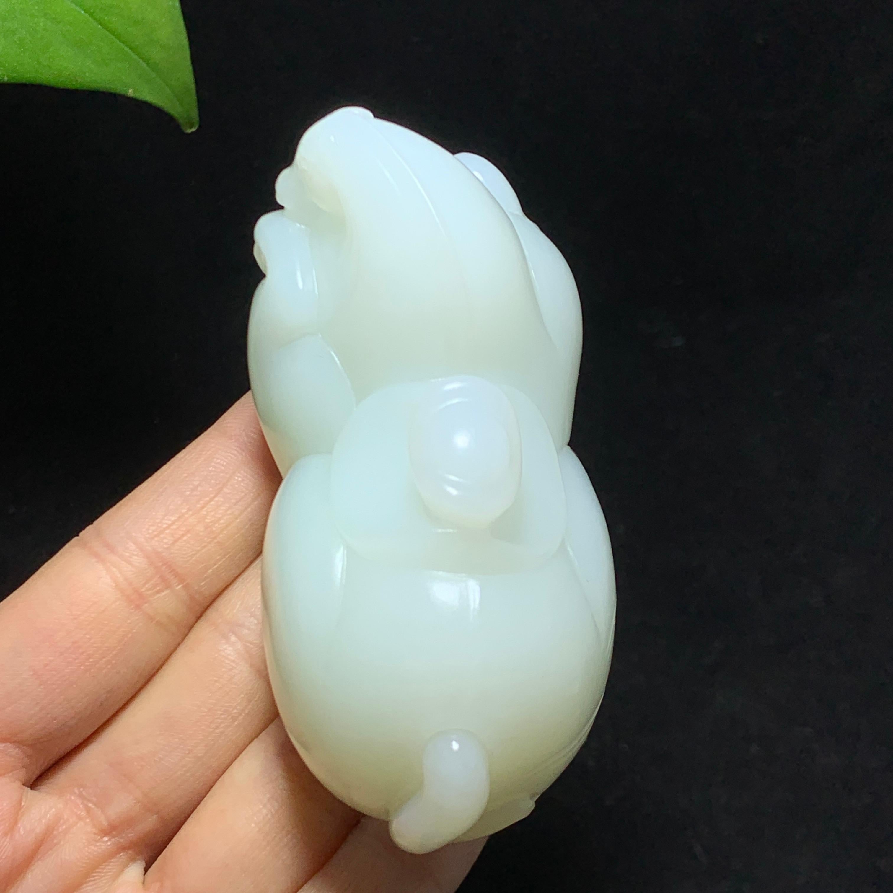 收藏级和田羊脂白玉山流水马上来财手把件（219.7g）