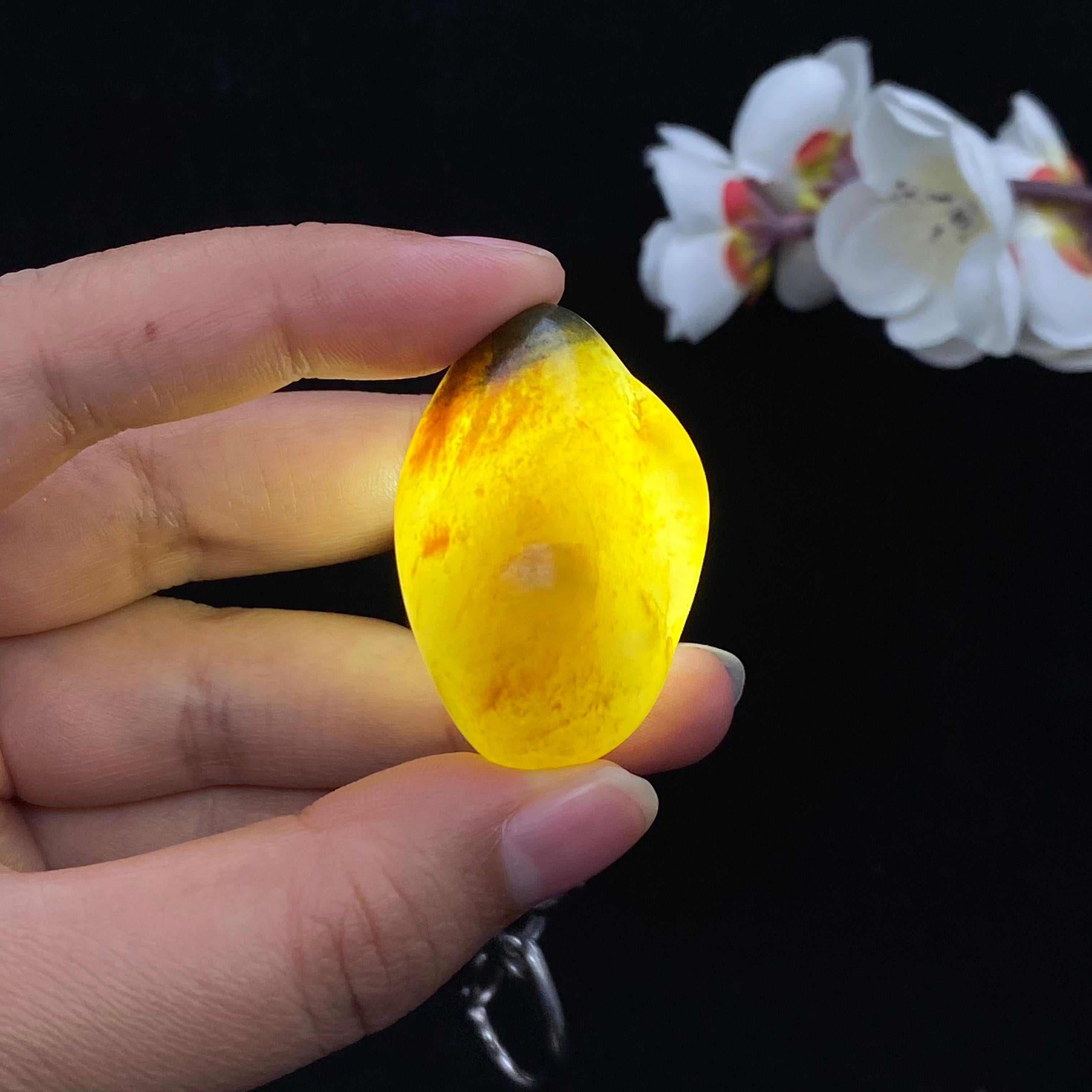 【超值推荐】和田玉黄皮青花籽料挂件（30.4g）