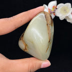 和田玉聚黑皮籽料手把件（162g）