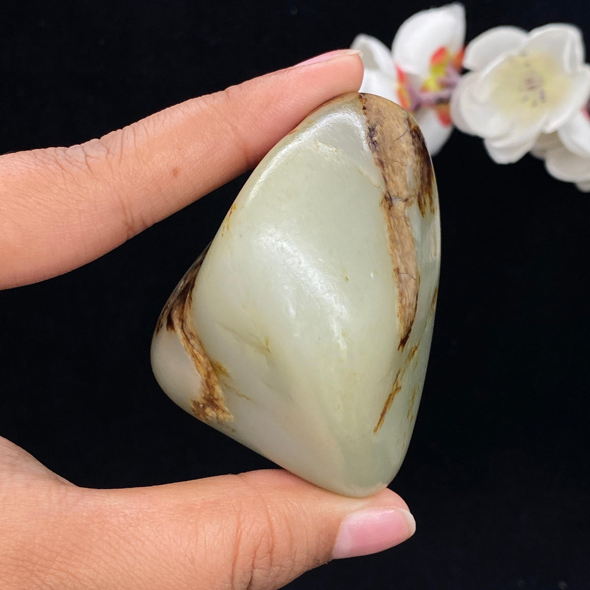 和田玉聚黑皮籽料手把件（162g）
