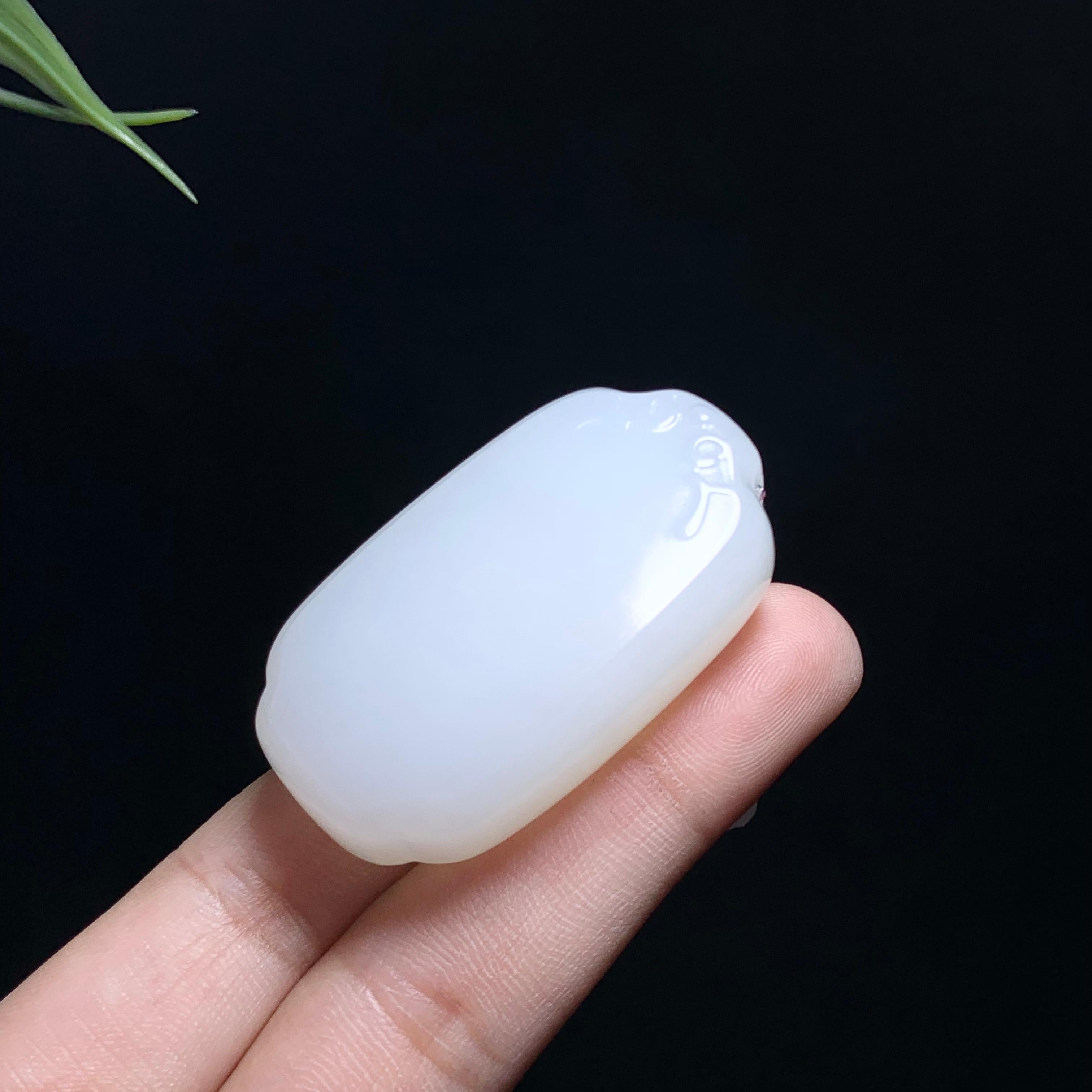 和田冰底白玉无事牌（34.3g）