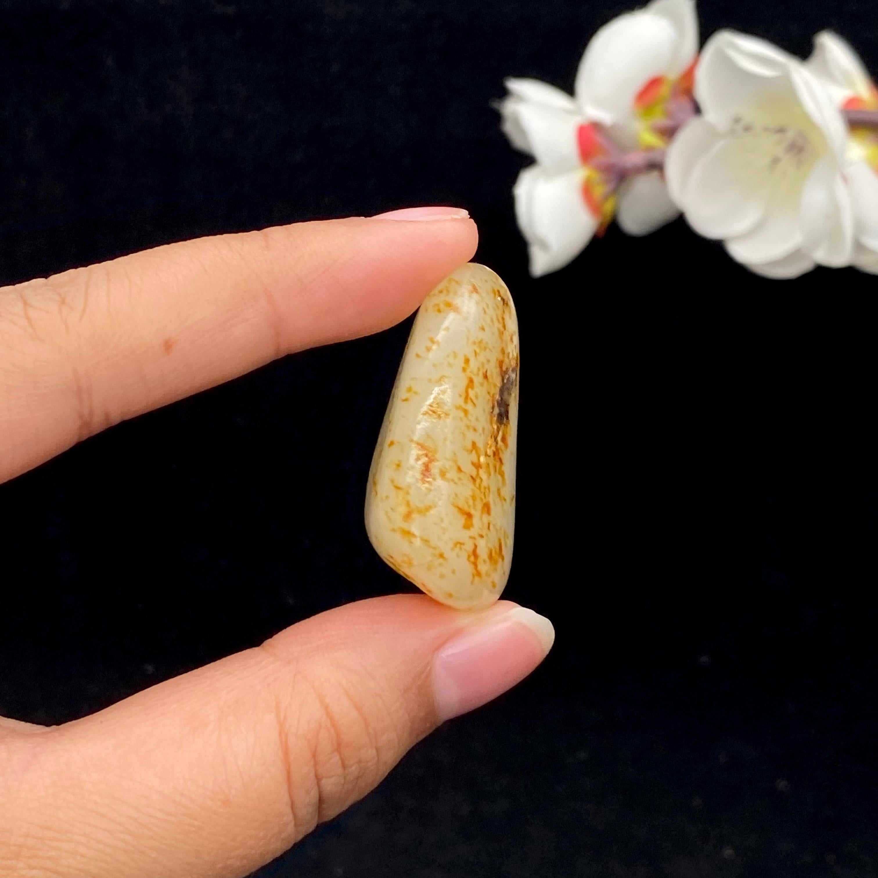 和田玉洒红皮籽料挂件（19.2g）