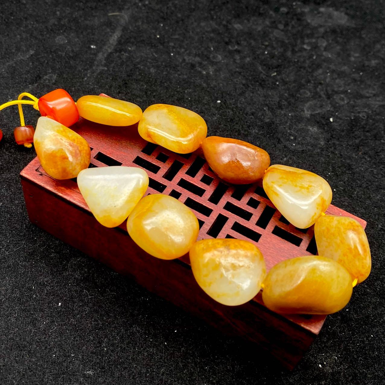 和田玉洒金皮【精品手串】（68.3g）