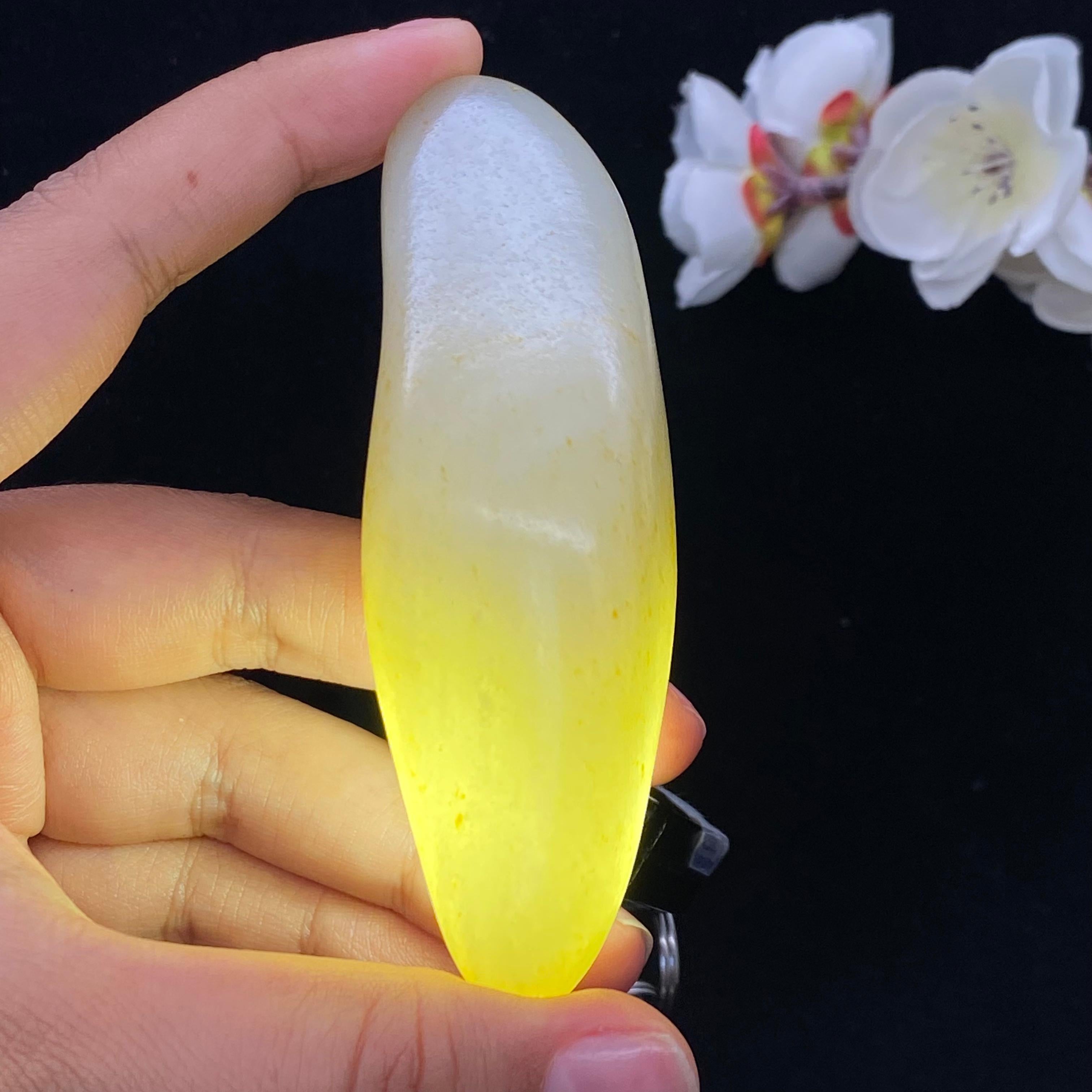 和田玉洒金皮籽料手把件（105.9g）